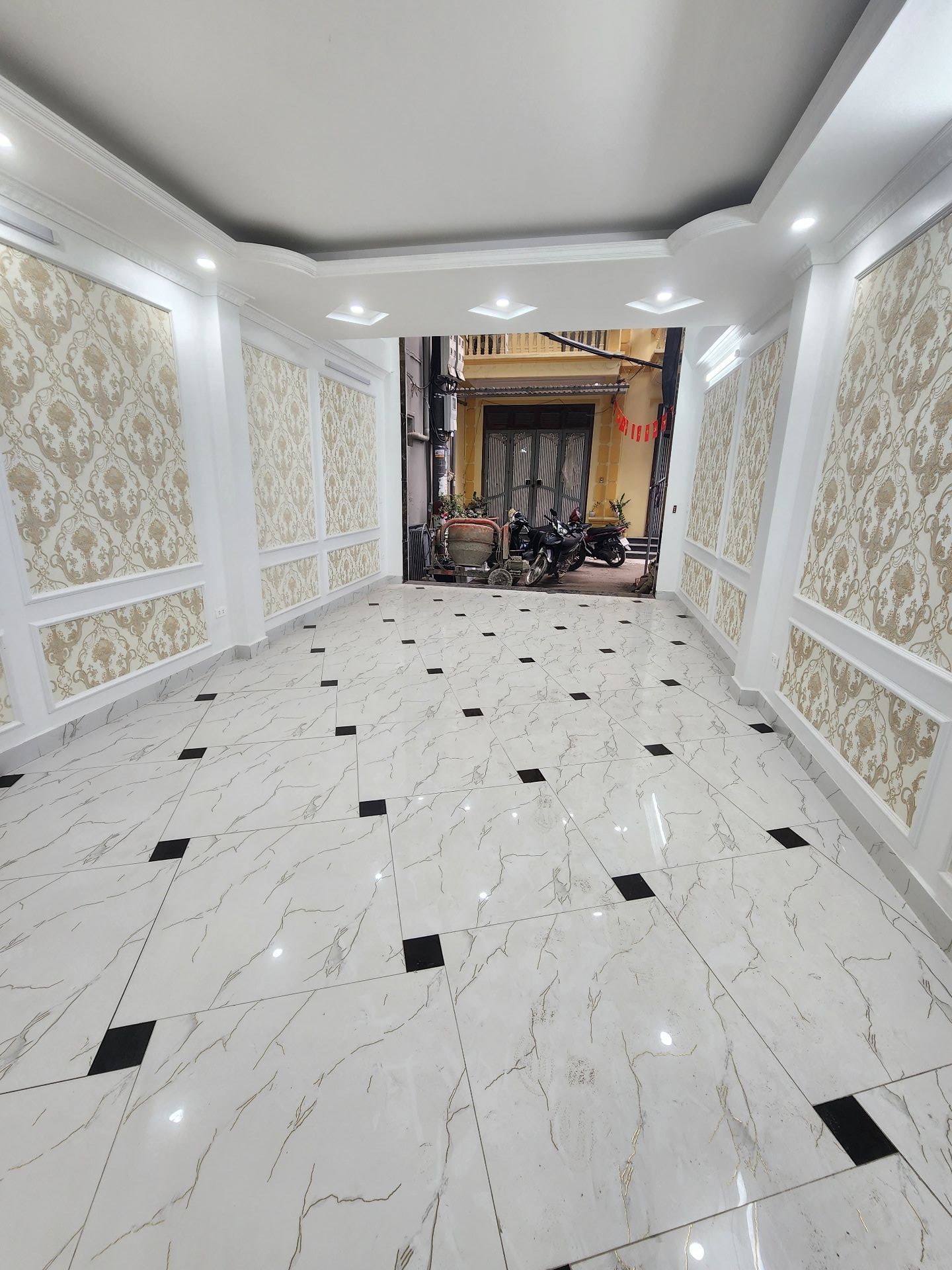 Bán nhà Giải Phóng - diện tích 76m2 5 tầng - Ngõ ô tô - giá Nhỉnh 24 tỷ