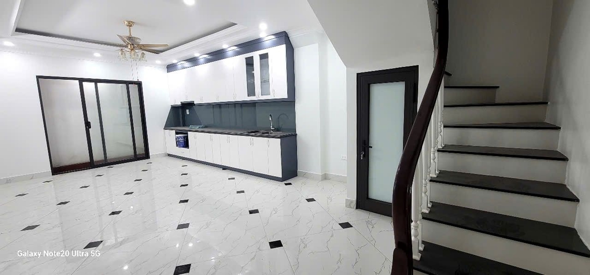 Bán nhà Giải Phóng - diện tích 76m2 5 tầng - Ngõ ô tô - giá Nhỉnh 24 tỷ