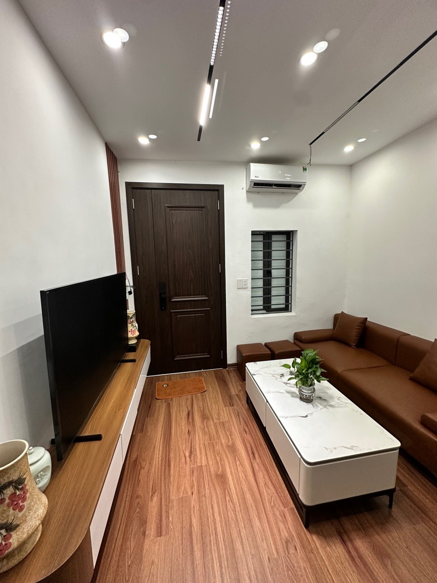 Bán nhà Chùa Láng - diện tích 70m2 1 tầng - Ô tô đỗ chân cầu thang - giá 3,48 tỷ