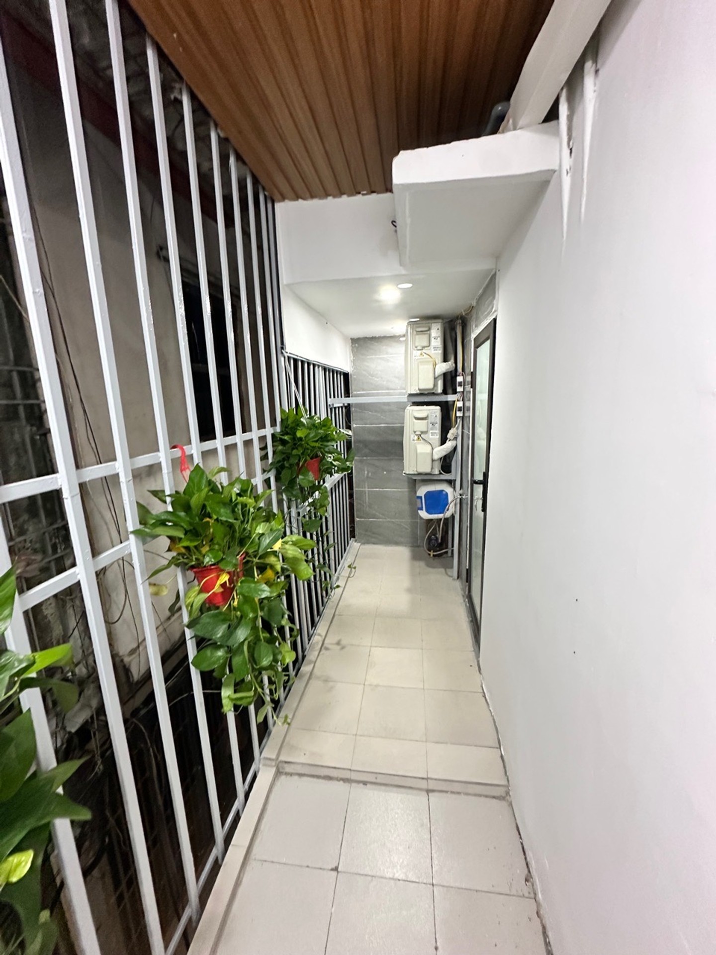 Bán nhà Chùa Láng - diện tích 70m2 1 tầng - Ô tô đỗ chân cầu thang - giá 3,48 tỷ