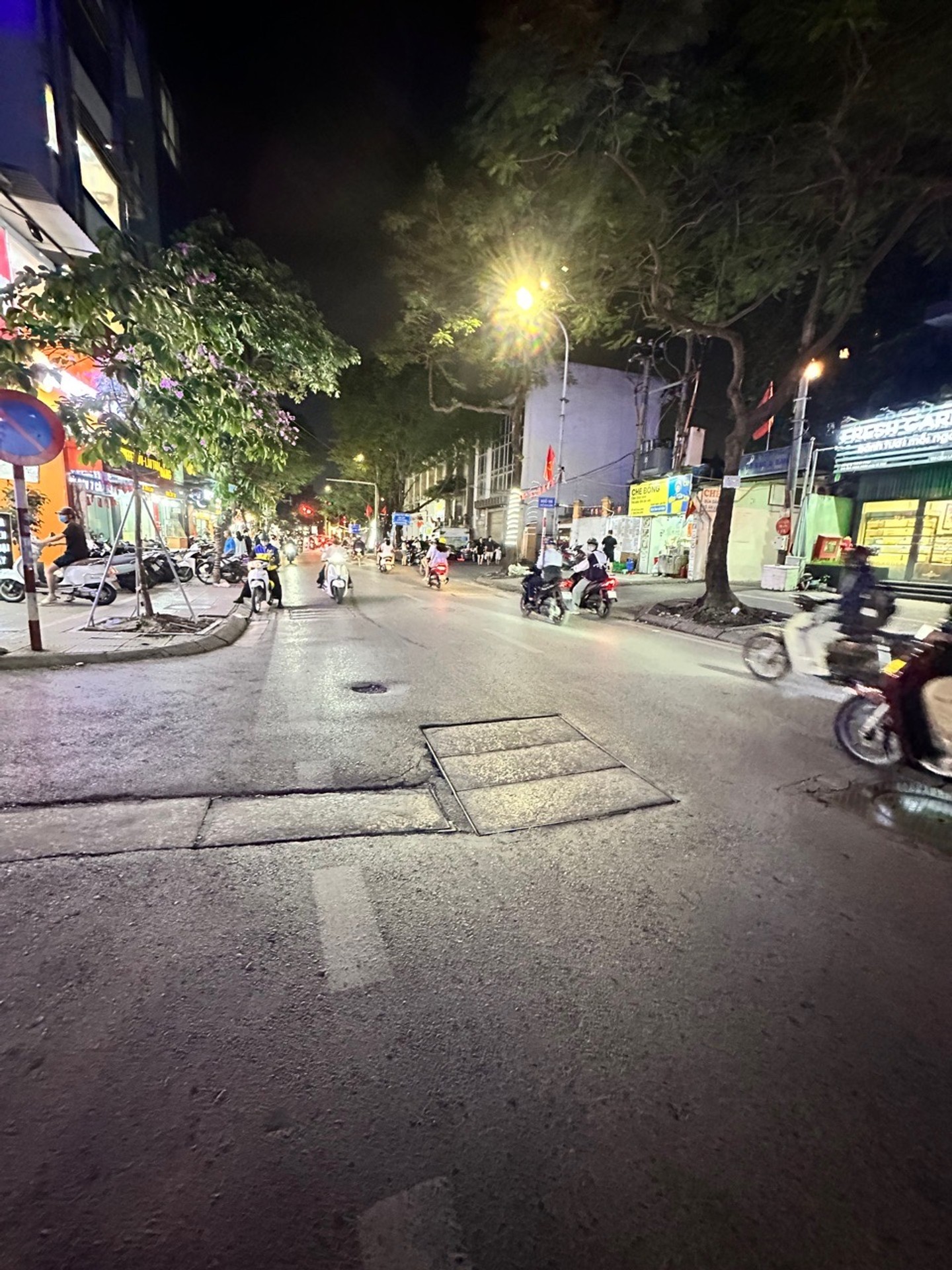 Bán nhà Chùa Láng - diện tích 70m2 1 tầng - Ô tô đỗ chân cầu thang - giá 3,48 tỷ