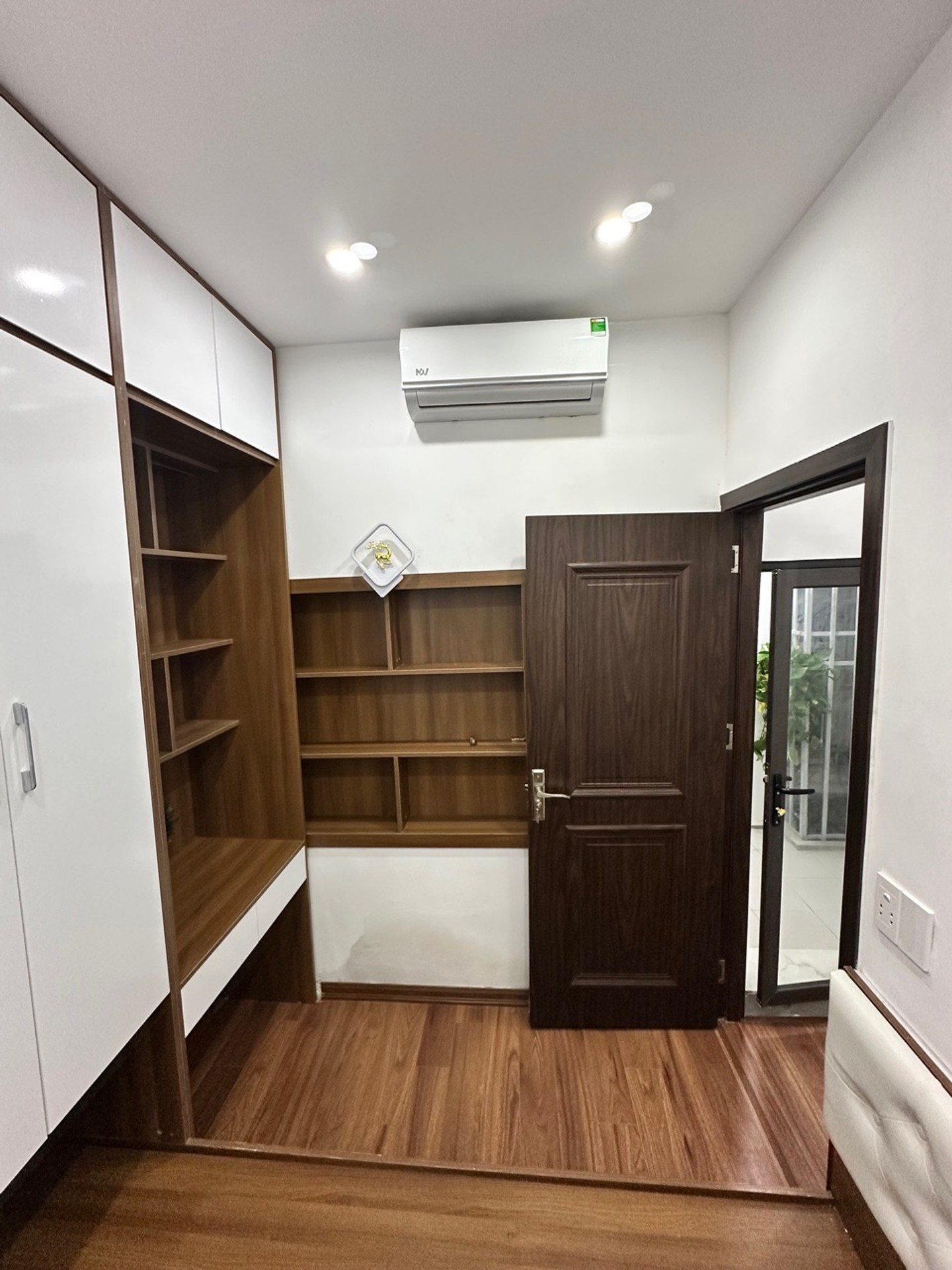 Bán nhà Chùa Láng - diện tích 70m2 1 tầng - Ô tô đỗ chân cầu thang - giá 3,48 tỷ
