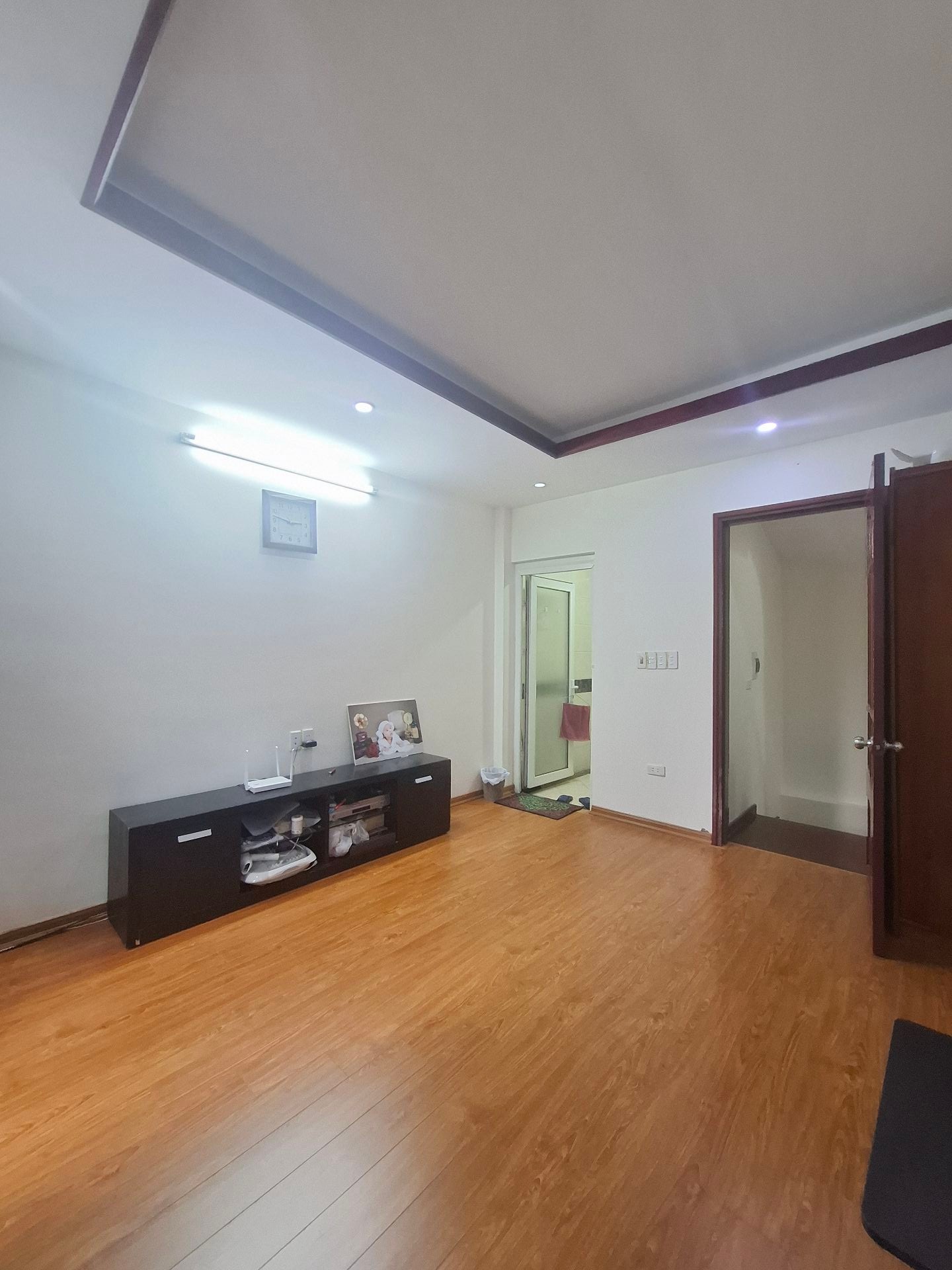 Bán nhà Lĩnh Nam - diện tích 35m2 5 tầng - Ngõ nông, gần chợ - giá 7,5 tỷ