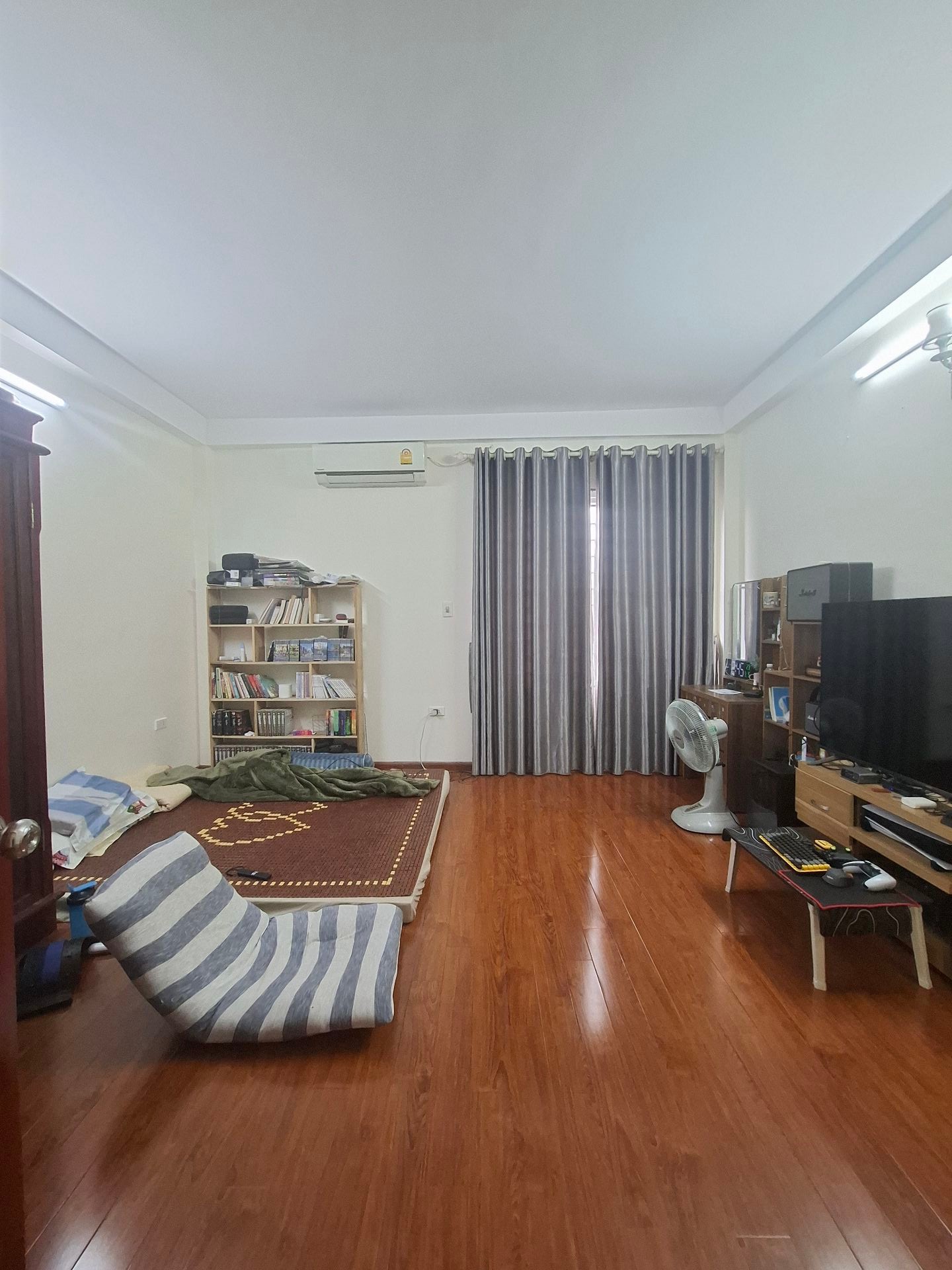 Bán nhà Lĩnh Nam - diện tích 35m2 5 tầng - Ngõ nông, gần chợ - giá 7,5 tỷ