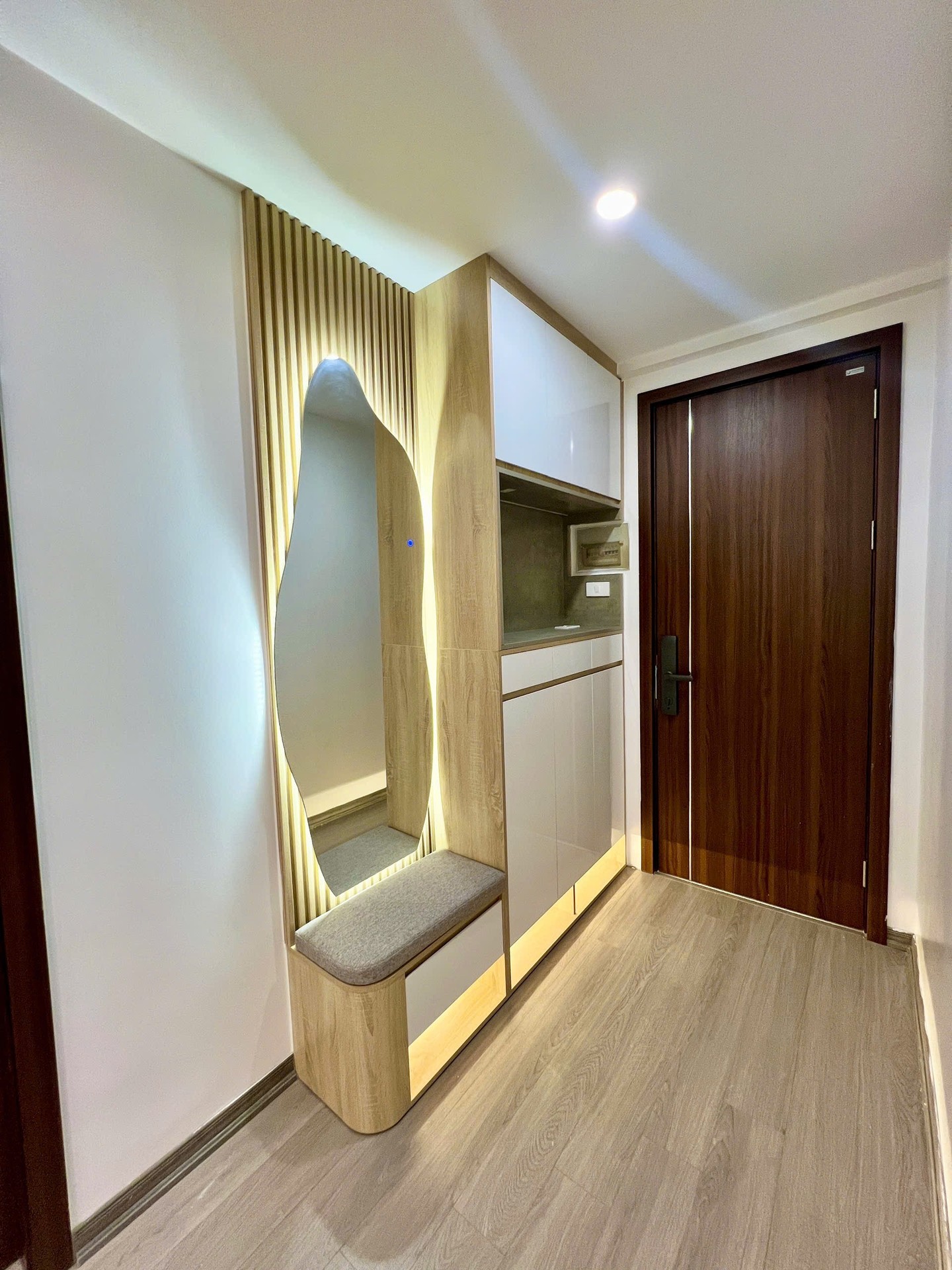 Bán nhà Trần Thủ Độ - diện tích 85m2 1 tầng - Căn góc, full nội thất - giá 5,9 tỷ