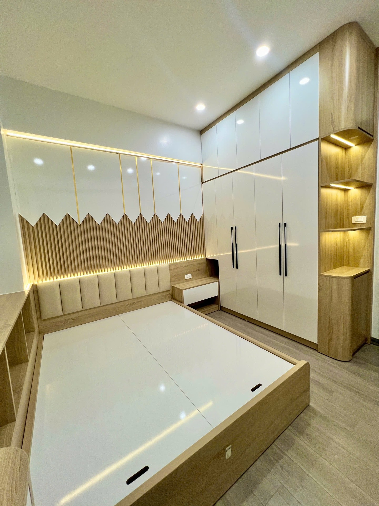 Bán nhà Trần Thủ Độ - diện tích 85m2 1 tầng - Căn góc, full nội thất - giá 5,9 tỷ