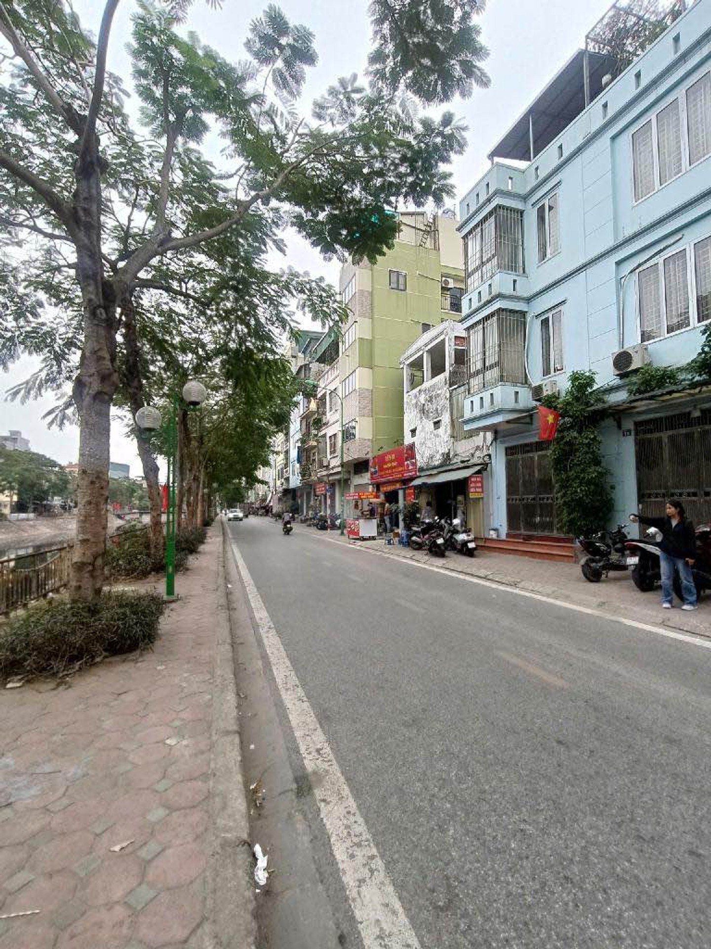 Bán nhà Trương Định - diện tích 104m2 1 tầng - Mặt bờ sông Sét, ô tô tránh - giá 21 tỷ