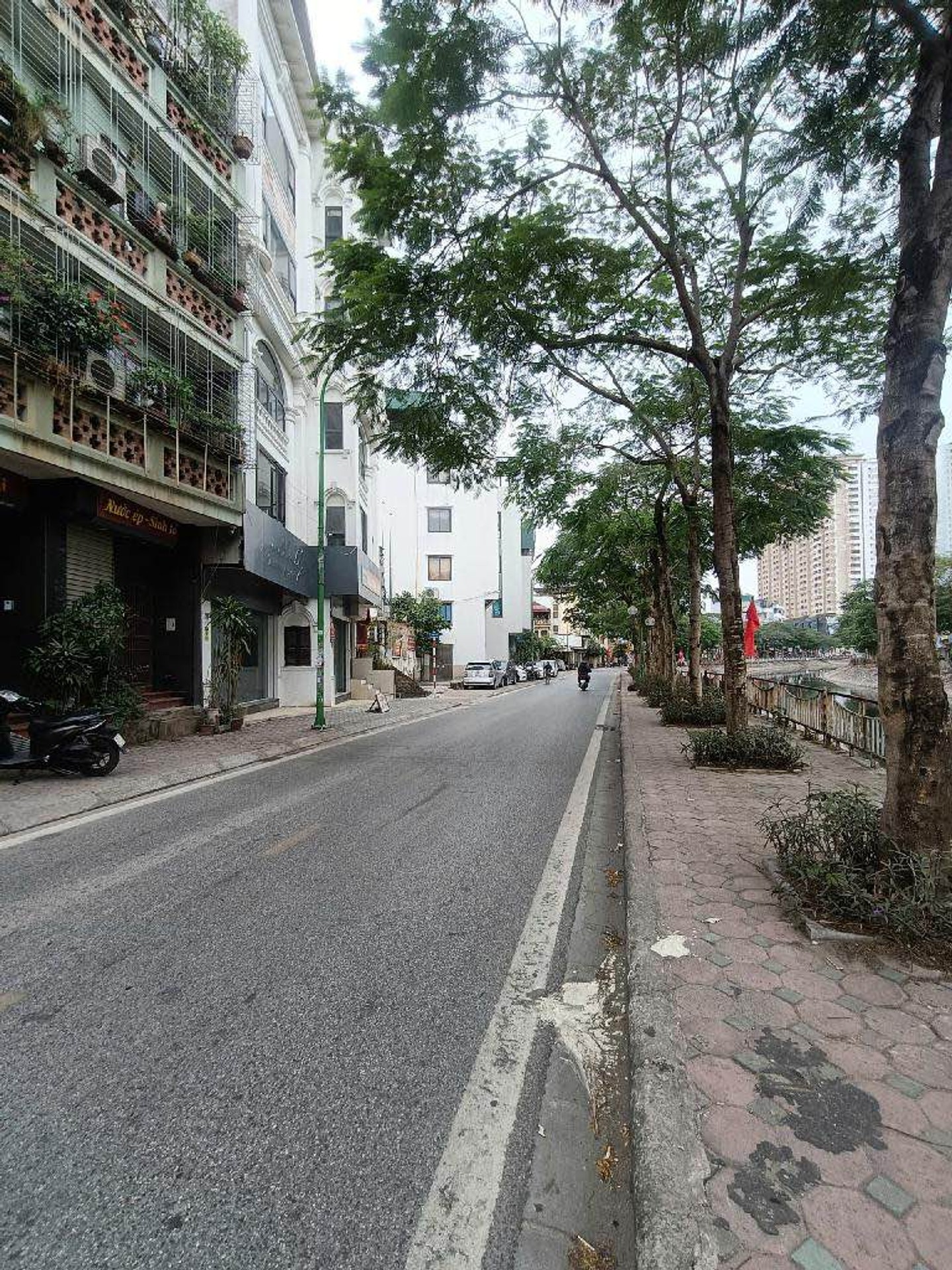 Bán nhà Trương Định - diện tích 104m2 1 tầng - Mặt bờ sông Sét, ô tô tránh - giá 21 tỷ