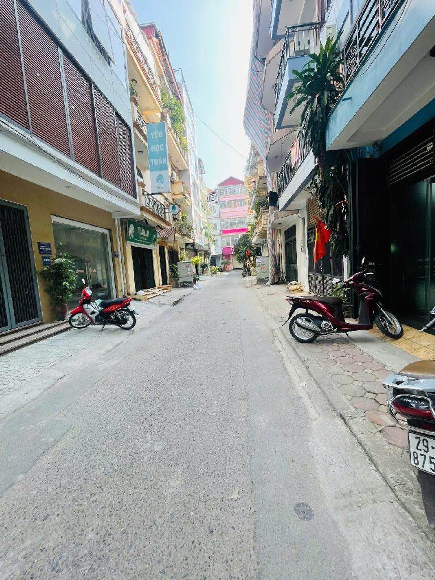 Bán nhà Trương Định - diện tích 104m2 1 tầng - Mặt bờ sông Sét, ô tô tránh - giá 21 tỷ