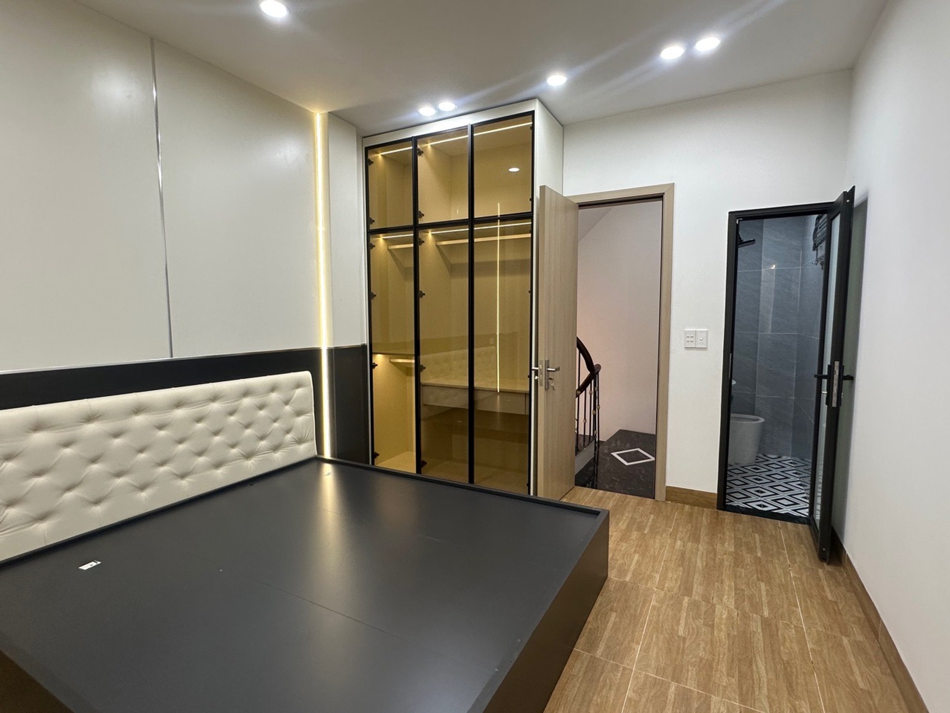 Bán nhà Hai Bà Trưng - diện tích 20m2 5 tầng - Nhà đẹp, về ở ngay không phải sửa chữa - giá 6 tỷ