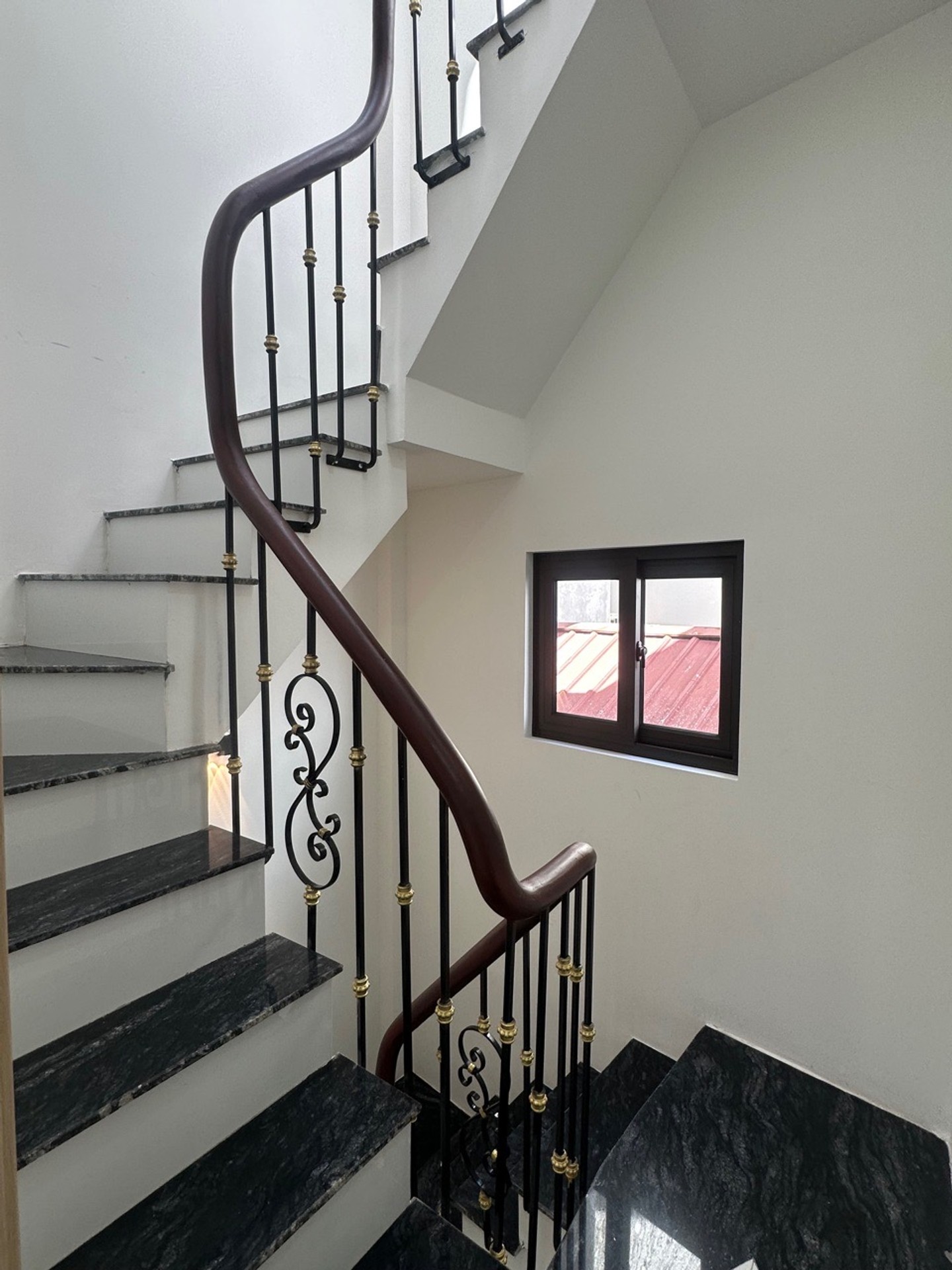Bán nhà Hai Bà Trưng - diện tích 20m2 5 tầng - Nhà đẹp, về ở ngay không phải sửa chữa - giá 6 tỷ