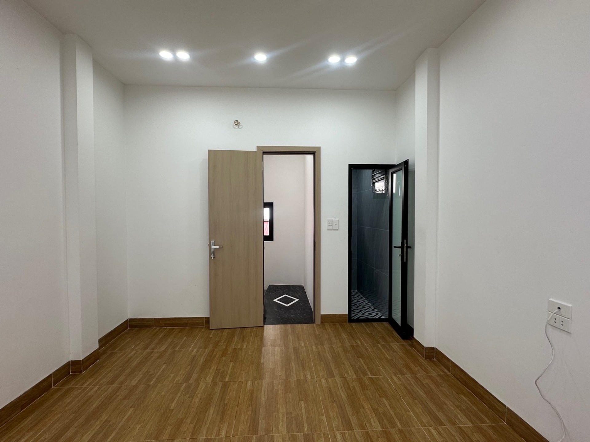 Bán nhà Hai Bà Trưng - diện tích 20m2 5 tầng - Nhà đẹp, về ở ngay không phải sửa chữa - giá 6 tỷ