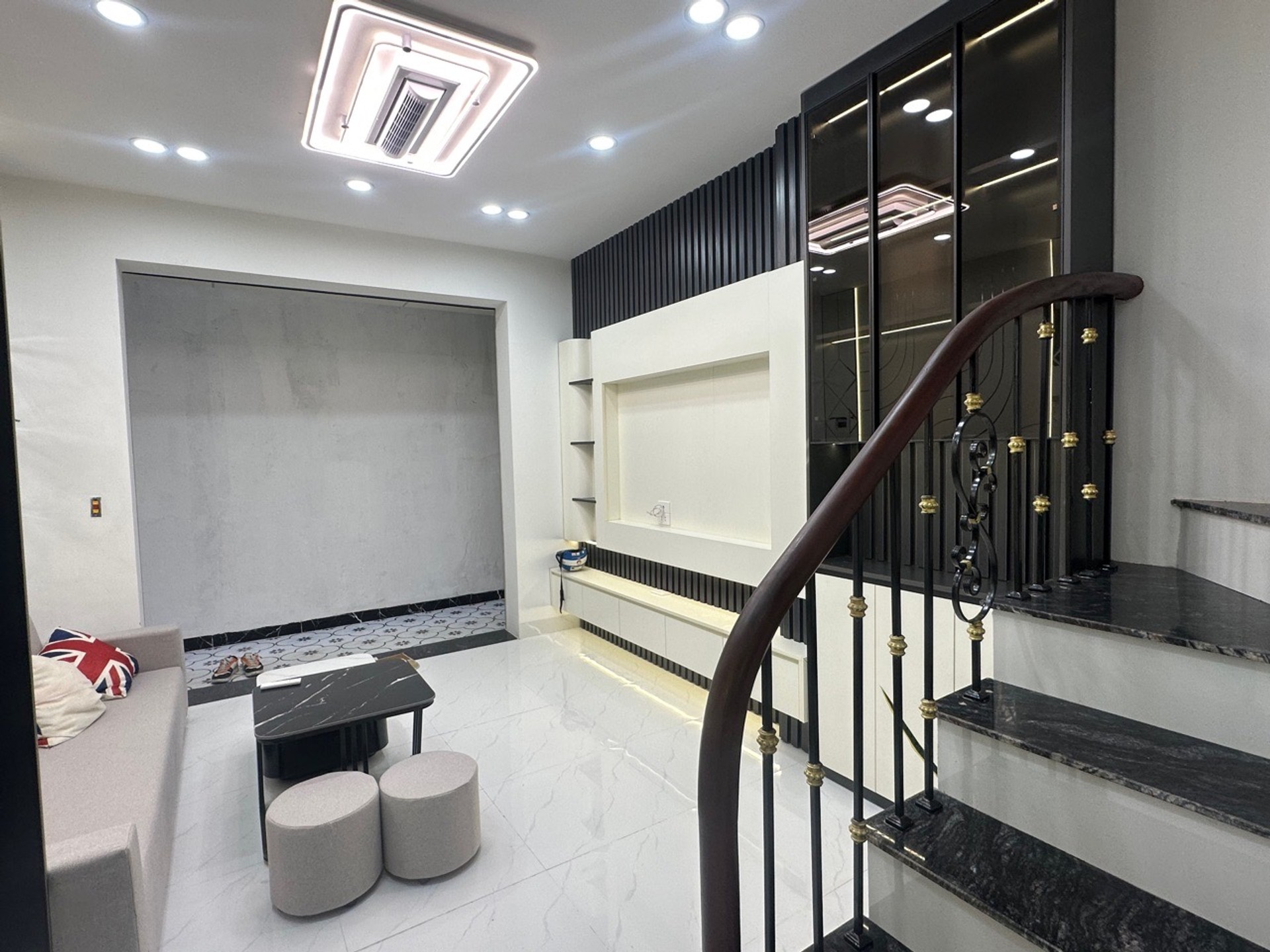 Bán nhà Hai Bà Trưng - diện tích 20m2 5 tầng - Nhà đẹp, về ở ngay không phải sửa chữa - giá 6 tỷ