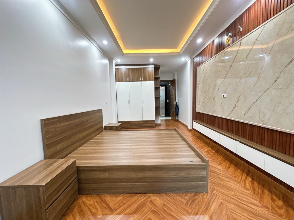 Bán nhà Định Công Thượng - diện tích 34m2 6 tầng - Ô tô đỗ cửa kinh doanh đỉnh - giá 10,5 tỷ