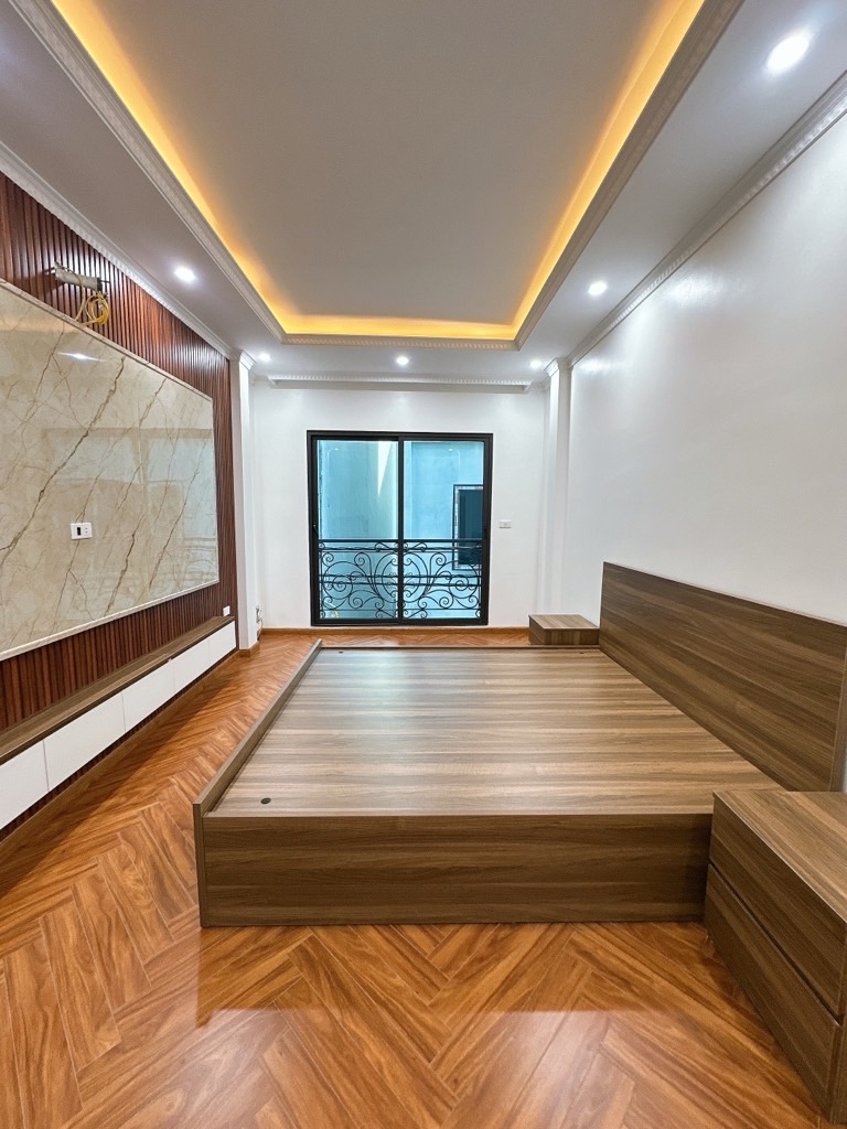 Bán nhà Định Công Thượng - diện tích 34m2 6 tầng - Ô tô đỗ cửa kinh doanh đỉnh - giá 10,5 tỷ