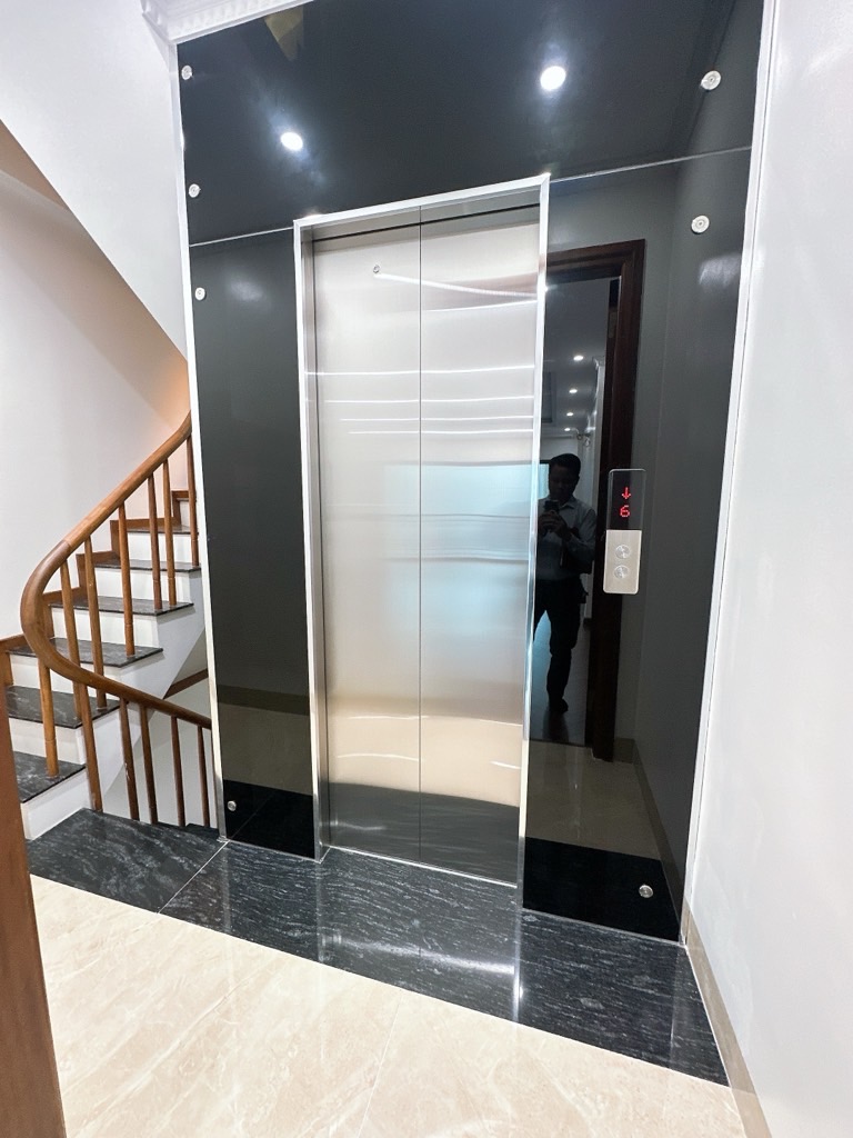 Bán nhà Định Công Thượng - diện tích 34m2 6 tầng - Ô tô đỗ cửa kinh doanh đỉnh - giá 10,5 tỷ