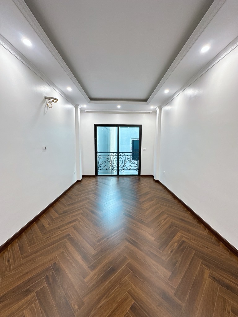 Bán nhà Định Công Thượng - diện tích 34m2 6 tầng - Ô tô đỗ cửa kinh doanh đỉnh - giá 10,5 tỷ