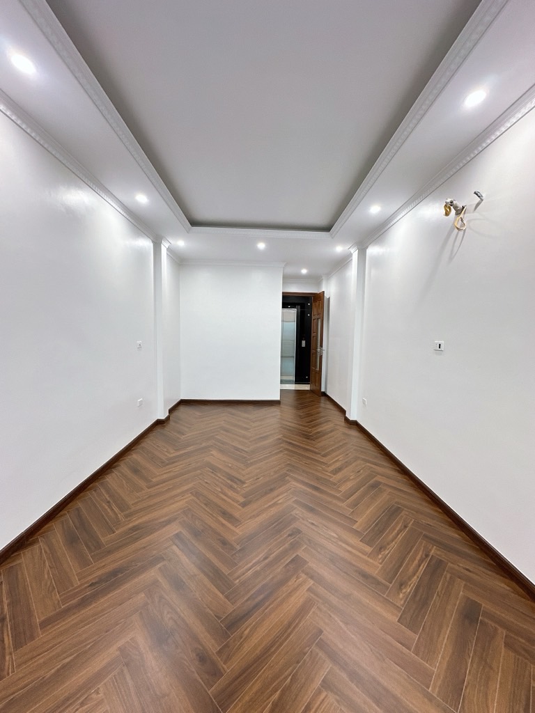 Bán nhà Định Công Thượng - diện tích 34m2 6 tầng - Ô tô đỗ cửa kinh doanh đỉnh - giá 10,5 tỷ