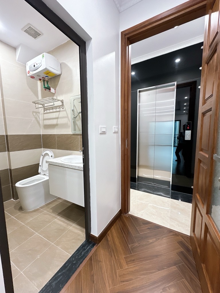 Bán nhà Định Công Thượng - diện tích 34m2 6 tầng - Ô tô đỗ cửa kinh doanh đỉnh - giá 10,5 tỷ