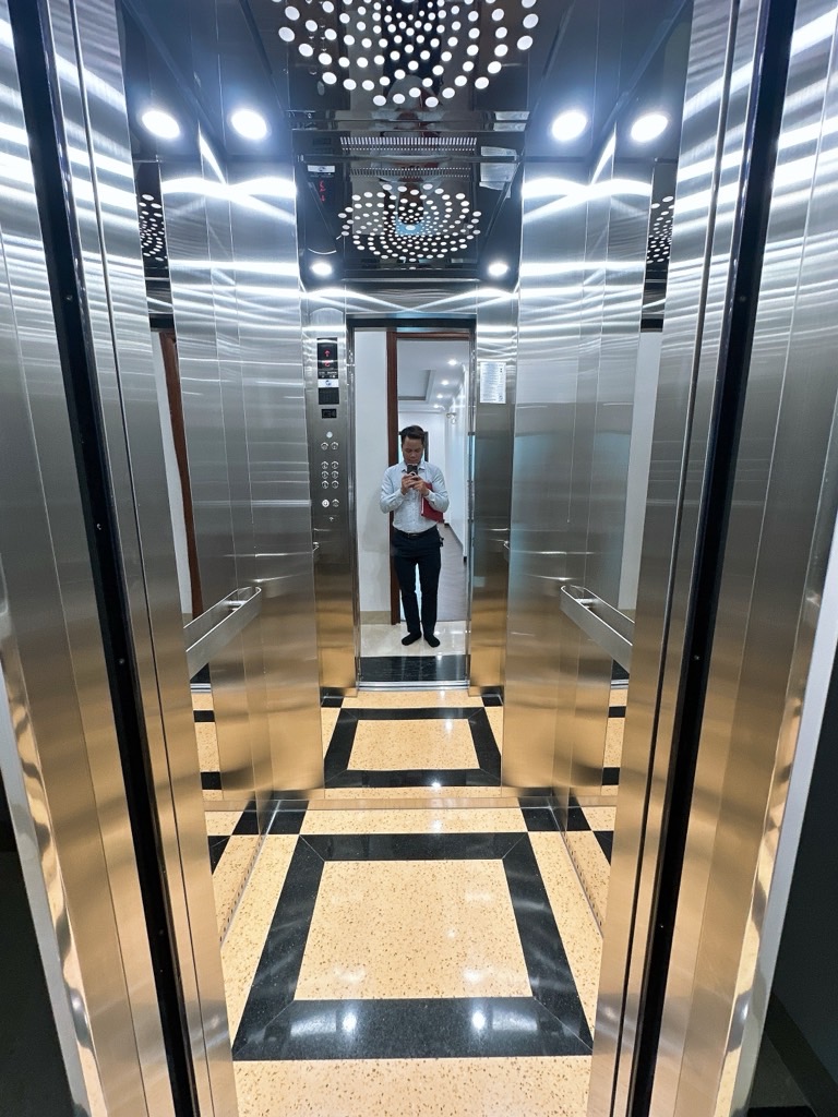Bán nhà Định Công Thượng - diện tích 34m2 6 tầng - Ô tô đỗ cửa kinh doanh đỉnh - giá 10,5 tỷ