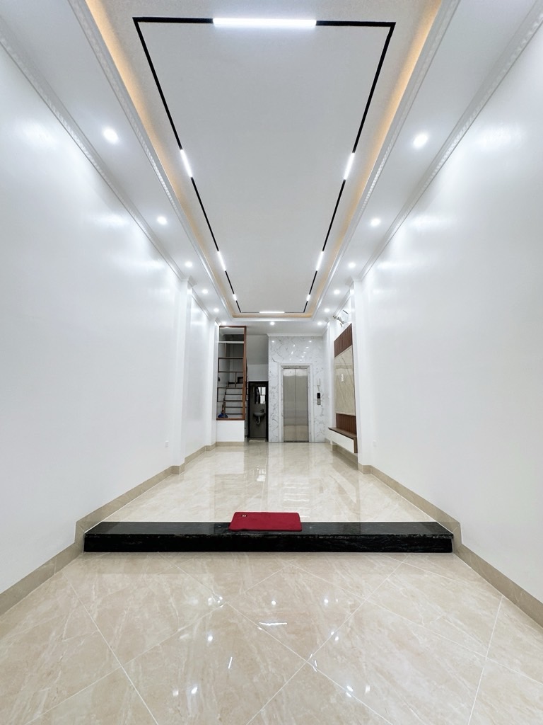 Bán nhà Định Công Thượng - diện tích 34m2 6 tầng - Ô tô đỗ cửa kinh doanh đỉnh - giá 10,5 tỷ