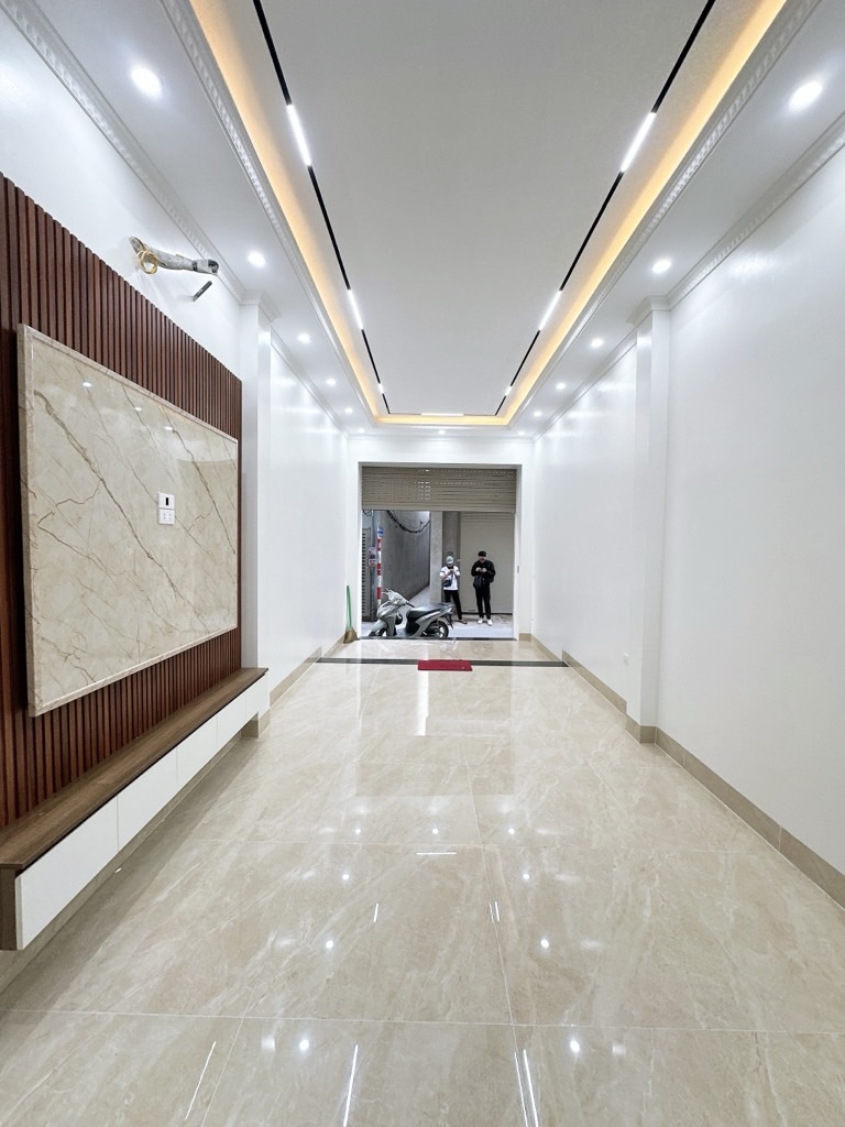 Bán nhà Định Công Thượng - diện tích 34m2 6 tầng - Ô tô đỗ cửa kinh doanh đỉnh - giá 10,5 tỷ