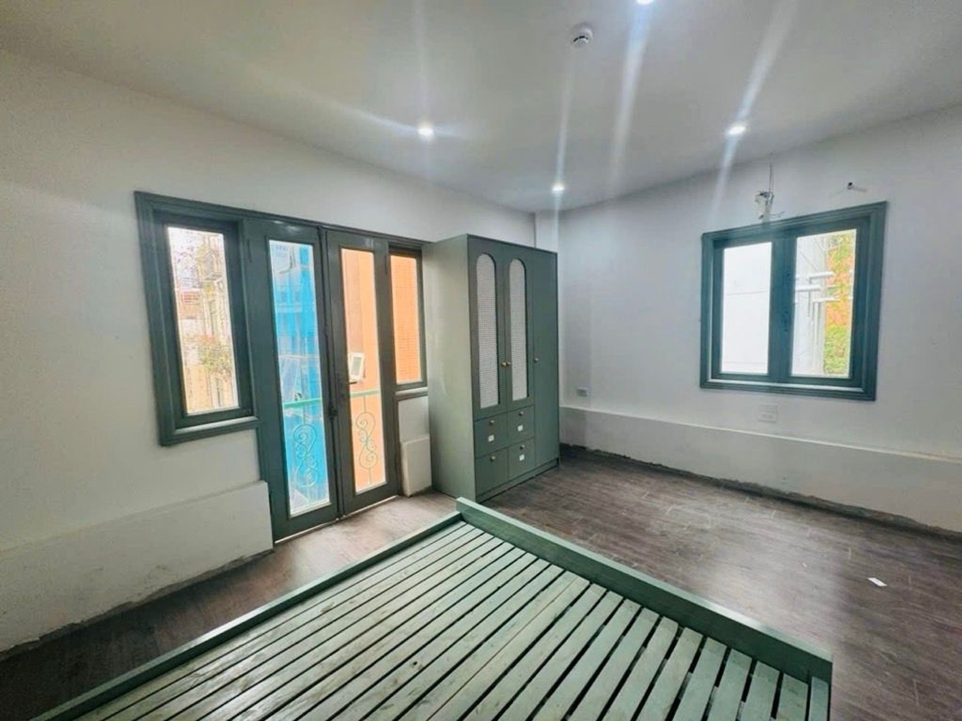 Bán nhà Tạ Quang Bửu - diện tích 90m2 6 tầng - Lô góc, ngõ ô tô tránh - giá 31,5 tỷ