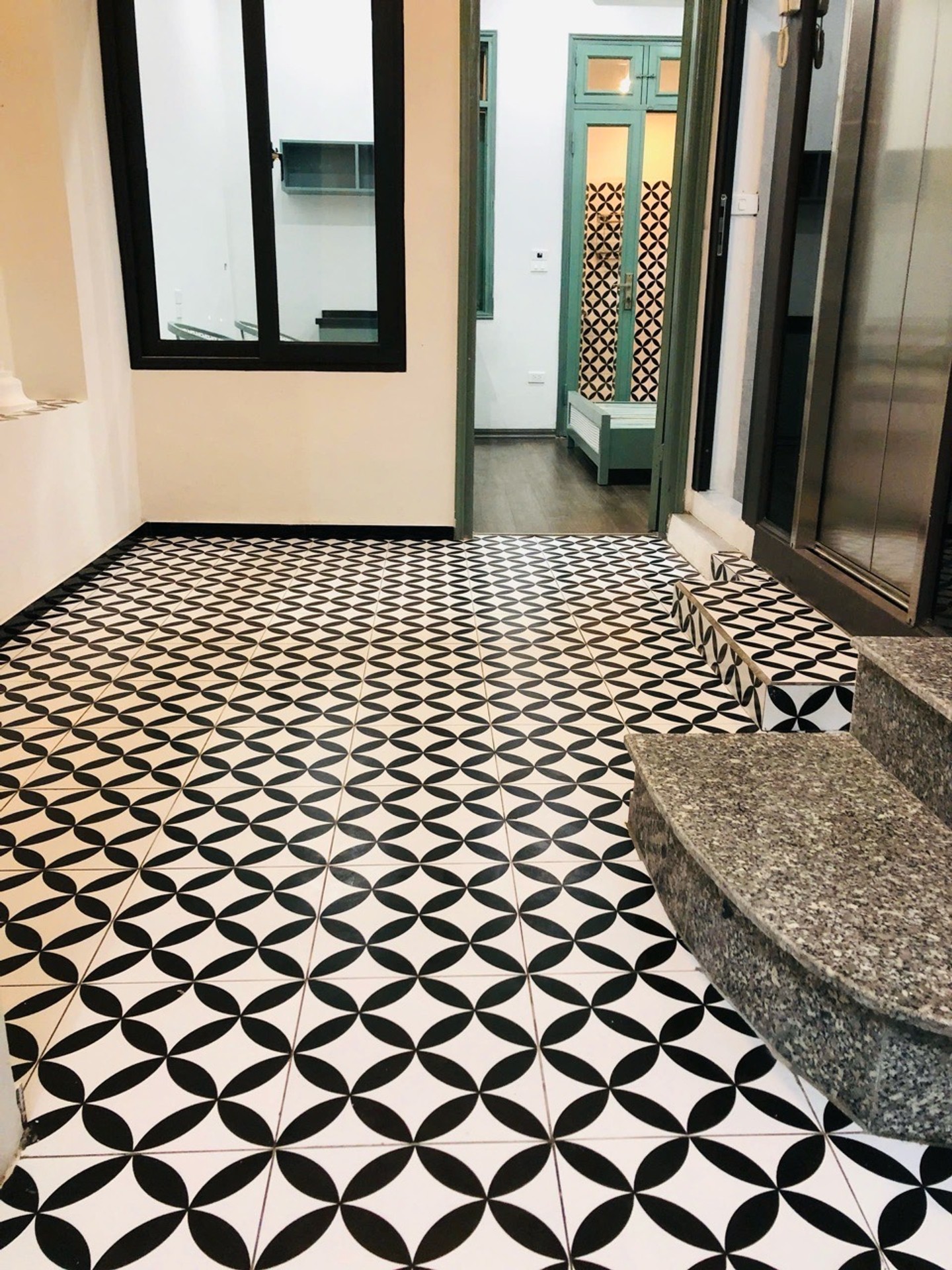Bán nhà Tạ Quang Bửu - diện tích 90m2 6 tầng - Lô góc, ngõ ô tô tránh - giá 31,5 tỷ