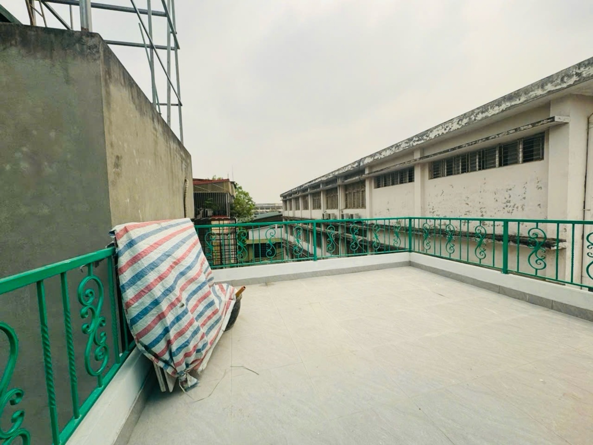 Bán nhà Tạ Quang Bửu - diện tích 90m2 6 tầng - Lô góc, ngõ ô tô tránh - giá 31,5 tỷ