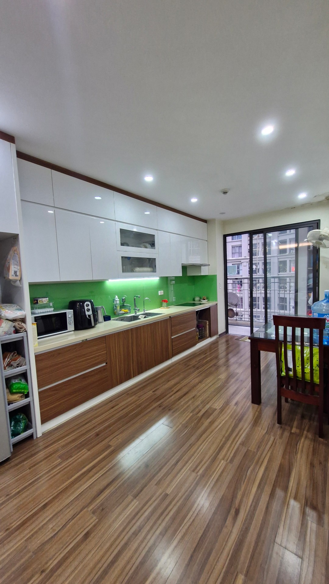 Bán nhà Lĩnh Nam - diện tích 101m2 1 tầng - Chung cư lô góc - giá 8,98 tỷ