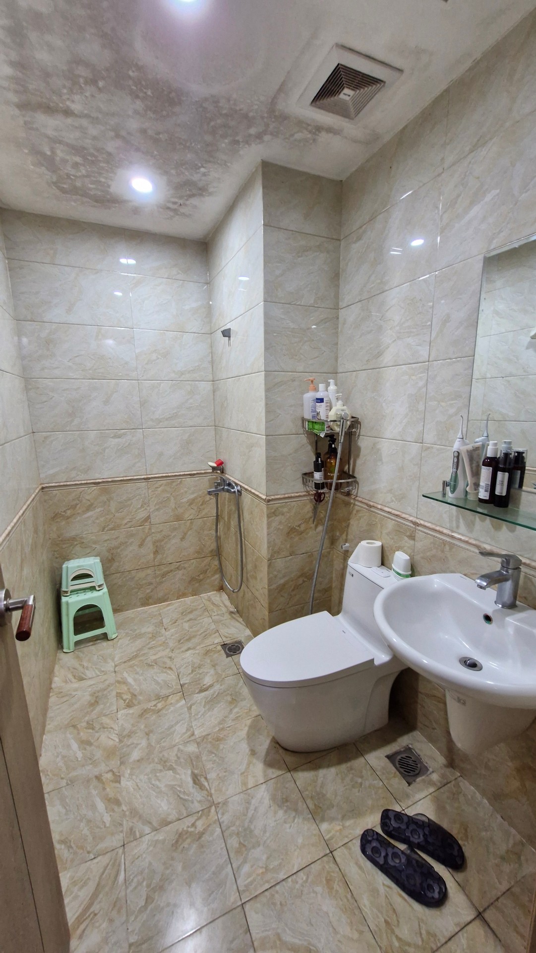 Bán nhà Lĩnh Nam - diện tích 101m2 1 tầng - Chung cư lô góc - giá 8,98 tỷ