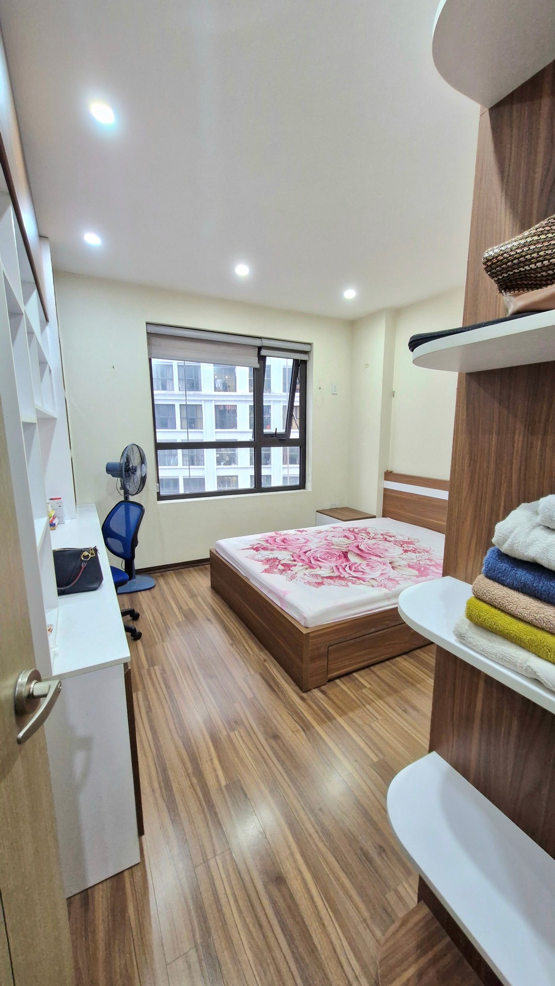 Bán nhà Lĩnh Nam - diện tích 101m2 1 tầng - Chung cư lô góc - giá 8,98 tỷ