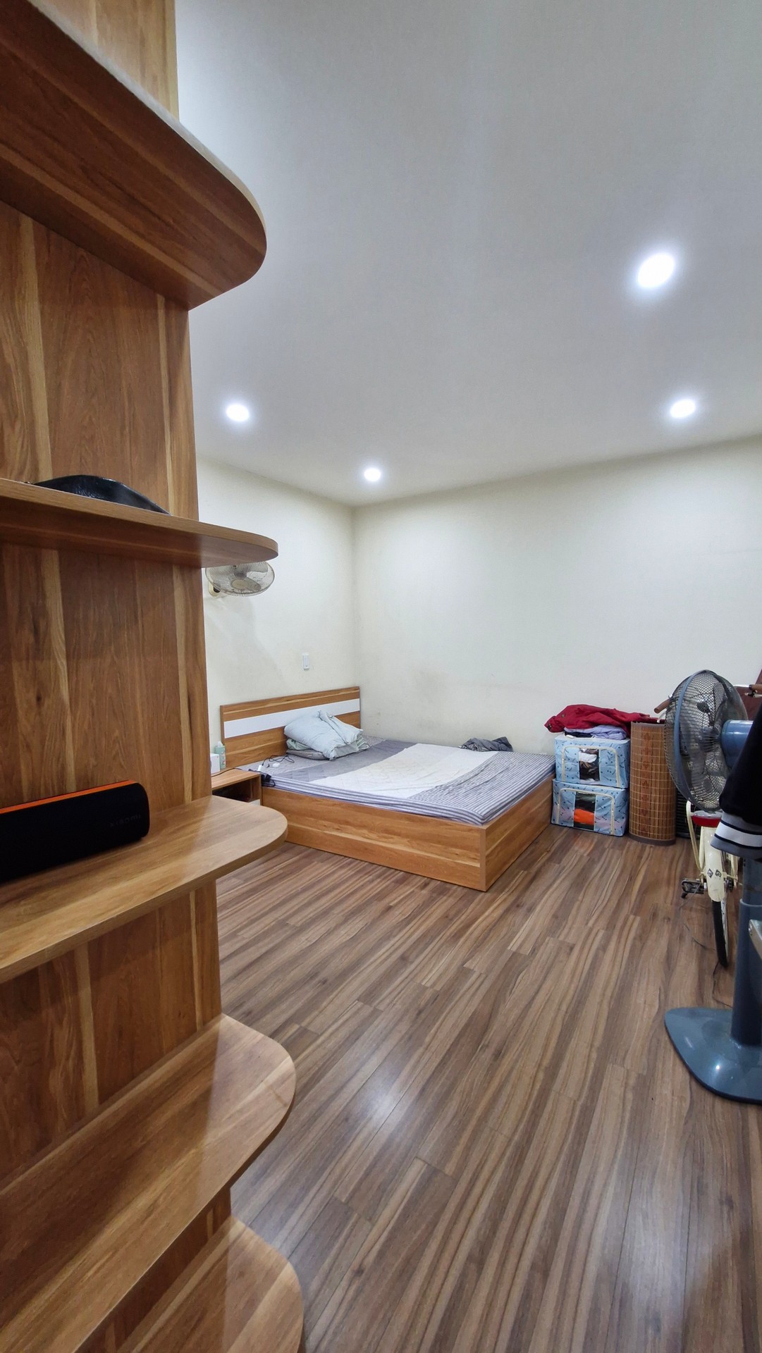 Bán nhà Lĩnh Nam - diện tích 101m2 1 tầng - Chung cư lô góc - giá 8,98 tỷ