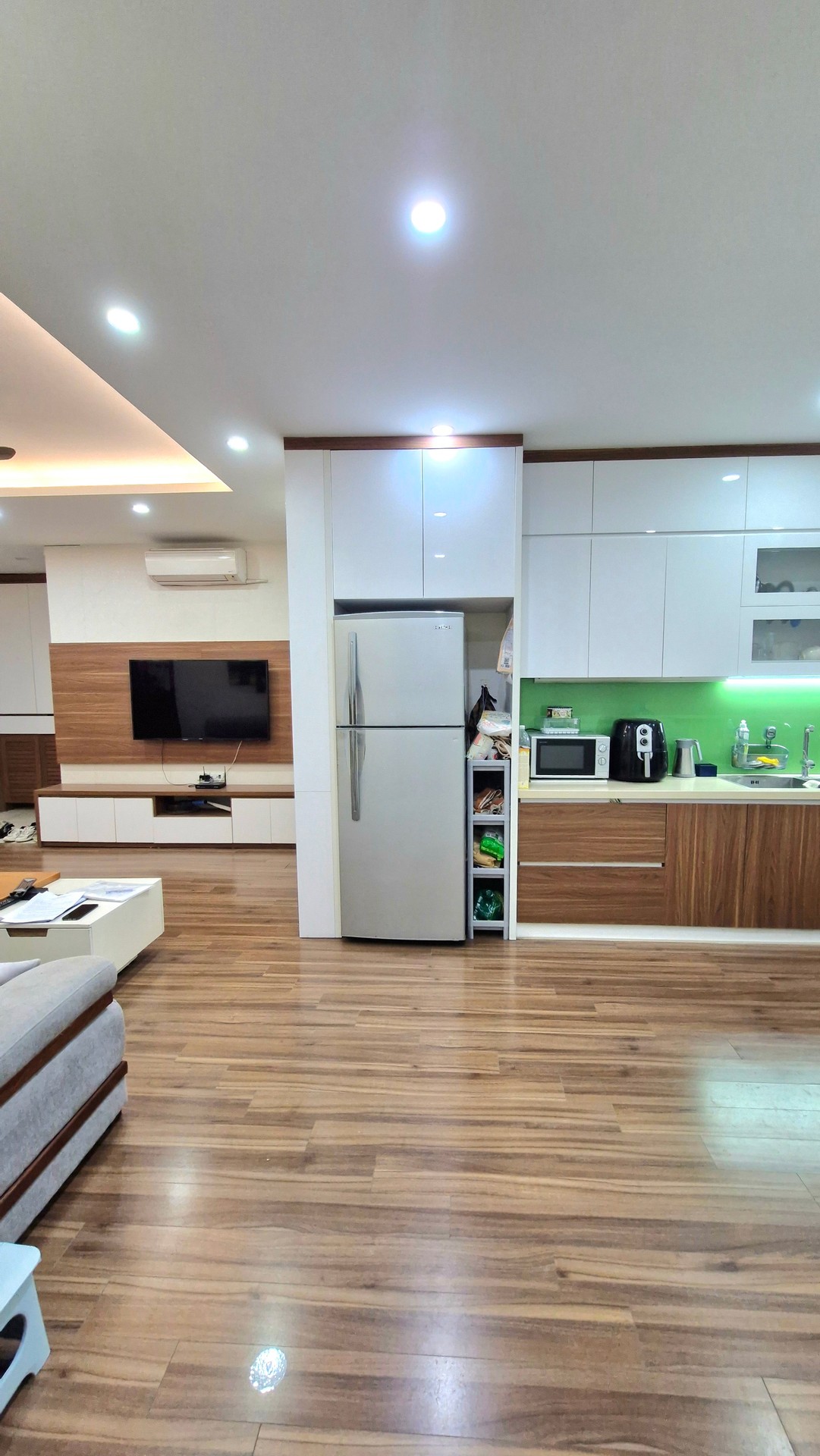 Bán nhà Lĩnh Nam - diện tích 101m2 1 tầng - Chung cư lô góc - giá 8,98 tỷ