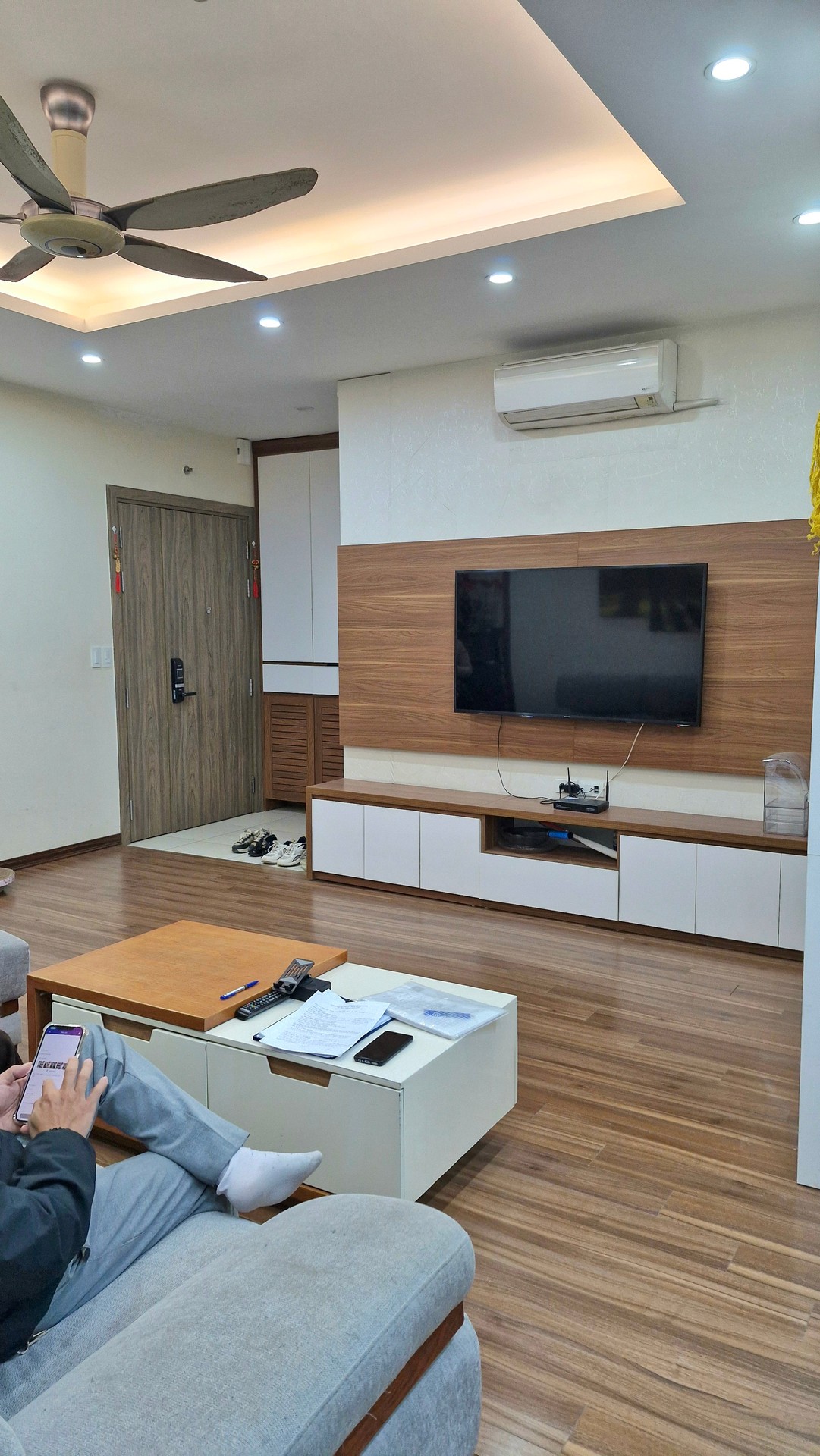 Bán nhà Lĩnh Nam - diện tích 101m2 1 tầng - Chung cư lô góc - giá 8,98 tỷ