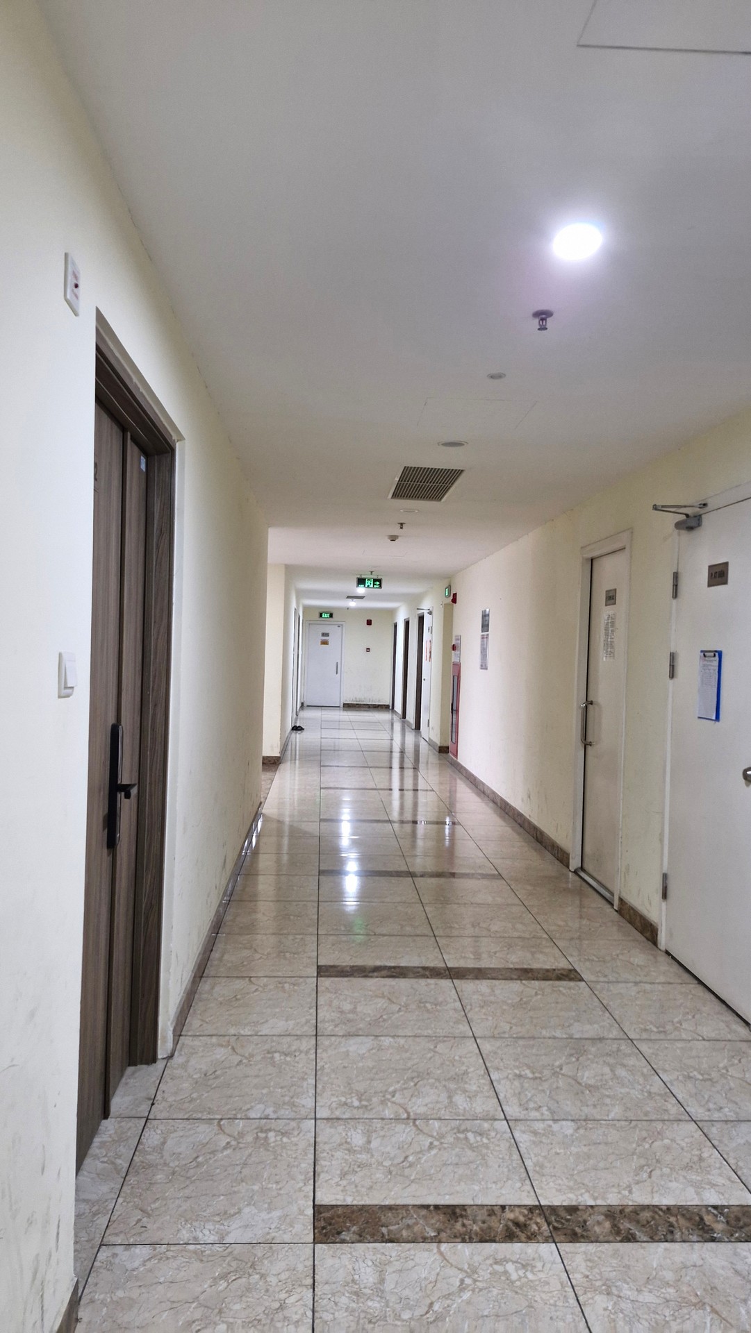 Bán nhà Lĩnh Nam - diện tích 101m2 1 tầng - Chung cư lô góc - giá 8,98 tỷ