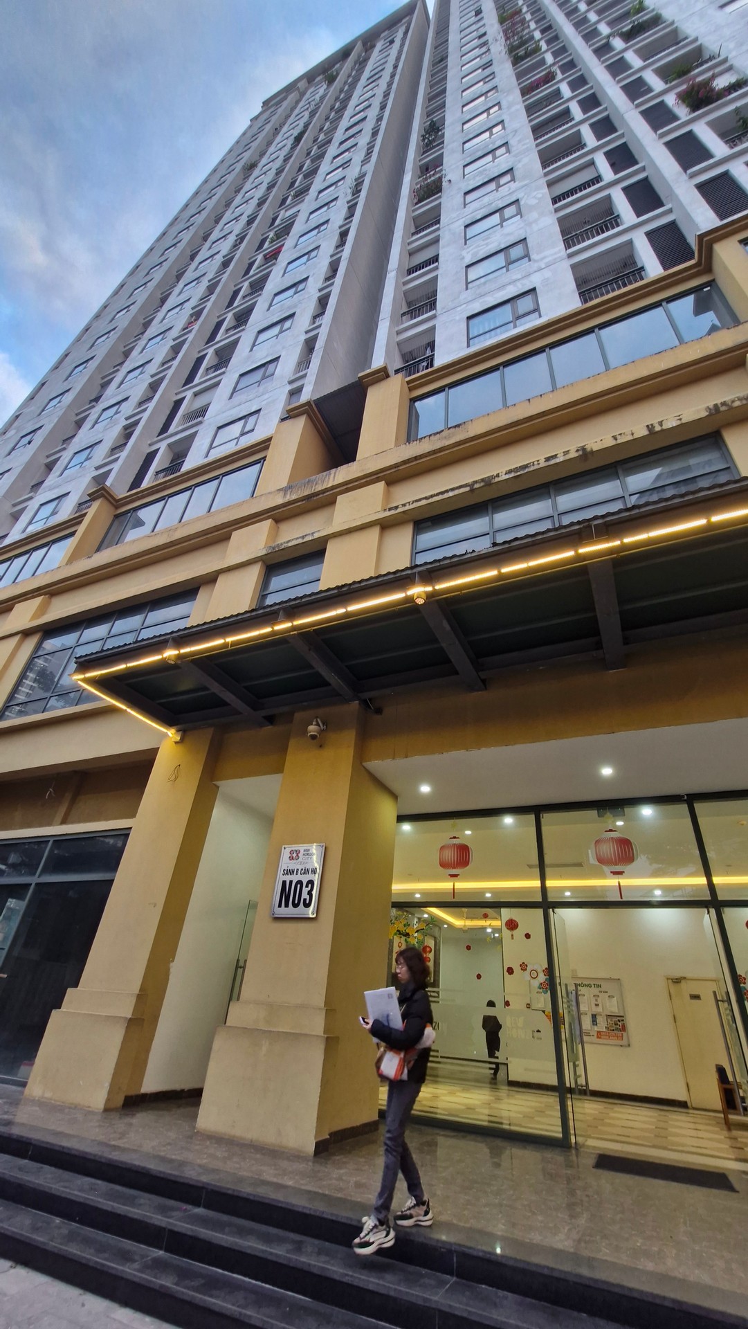 Bán nhà Lĩnh Nam - diện tích 101m2 1 tầng - Chung cư lô góc - giá 8,98 tỷ