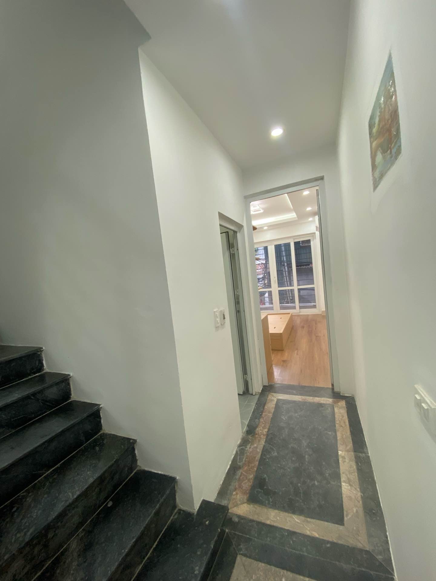 Bán nhà Đông Thiên - diện tích 30m2 5 tầng - Ngõ nông gần phố - giá 7,6 tỷ