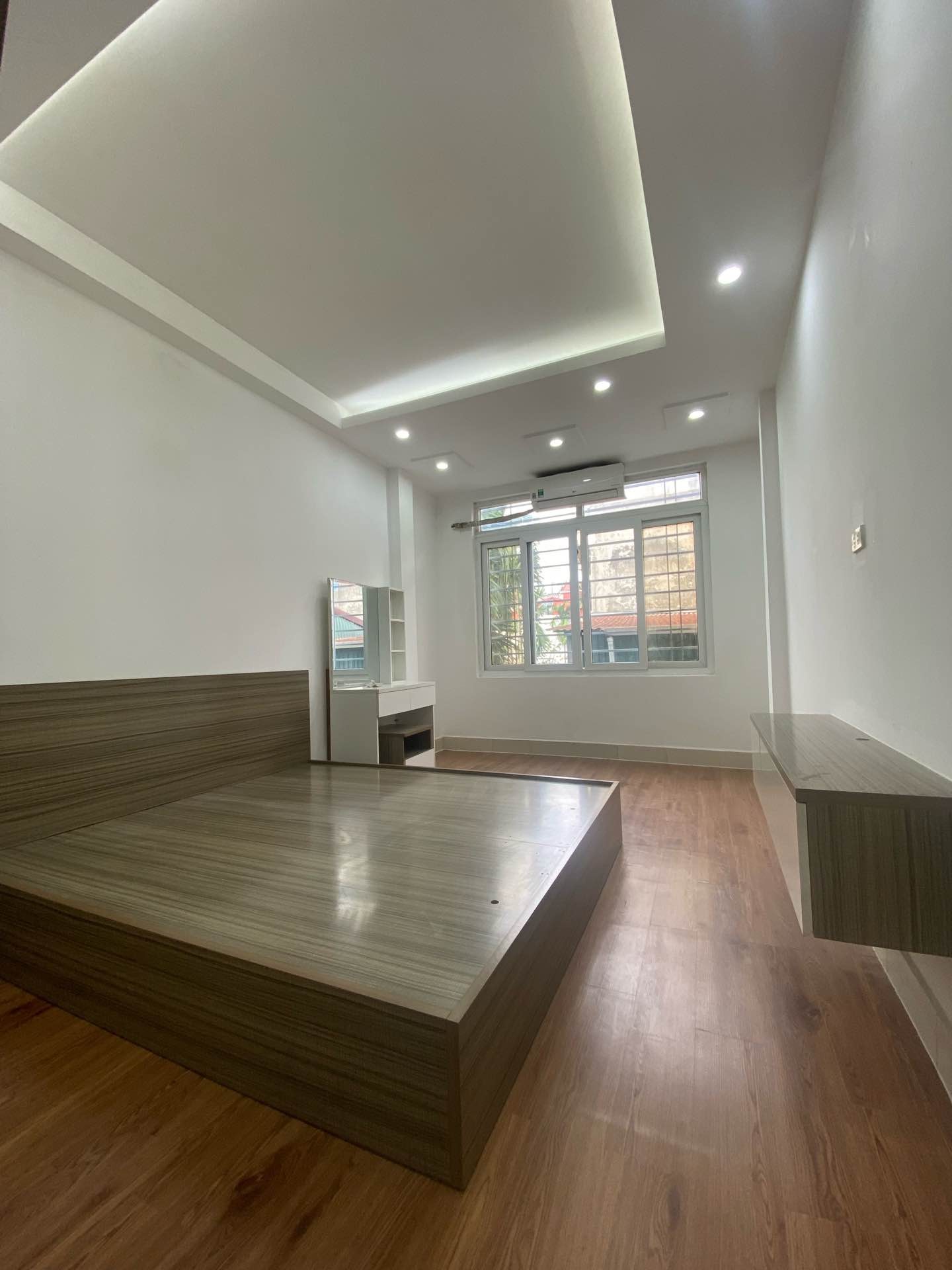 Bán nhà Đông Thiên - diện tích 30m2 5 tầng - Ngõ nông gần phố - giá 7,6 tỷ