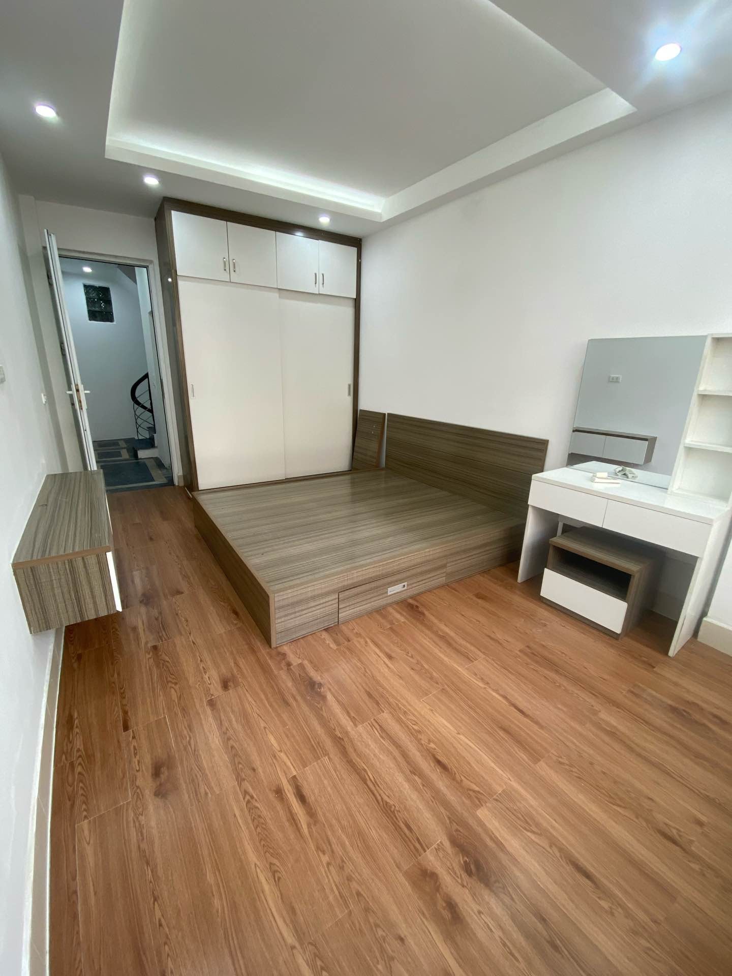 Bán nhà Đông Thiên - diện tích 30m2 5 tầng - Ngõ nông gần phố - giá 7,6 tỷ