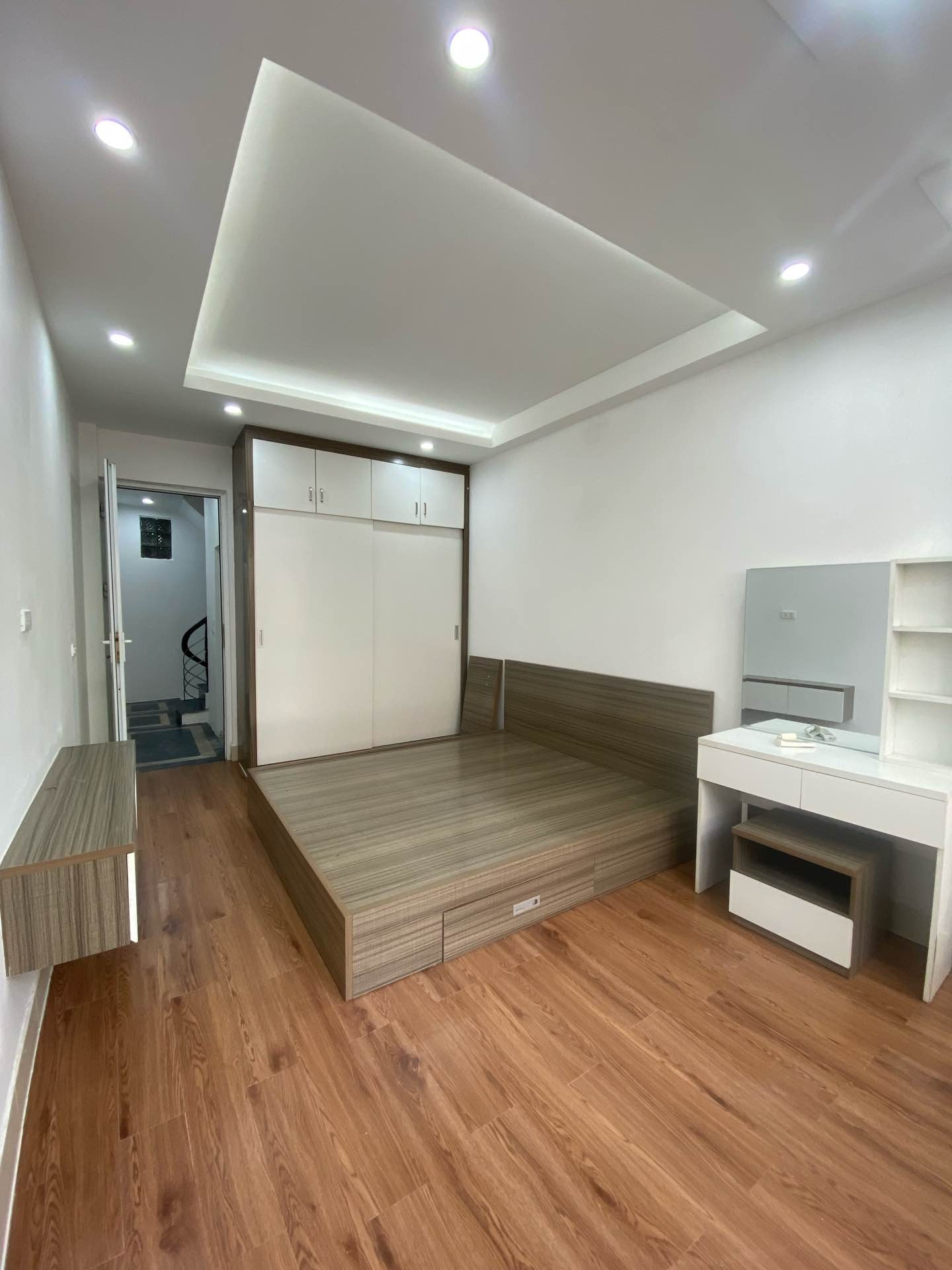 Bán nhà Đông Thiên - diện tích 30m2 5 tầng - Ngõ nông gần phố - giá 7,6 tỷ