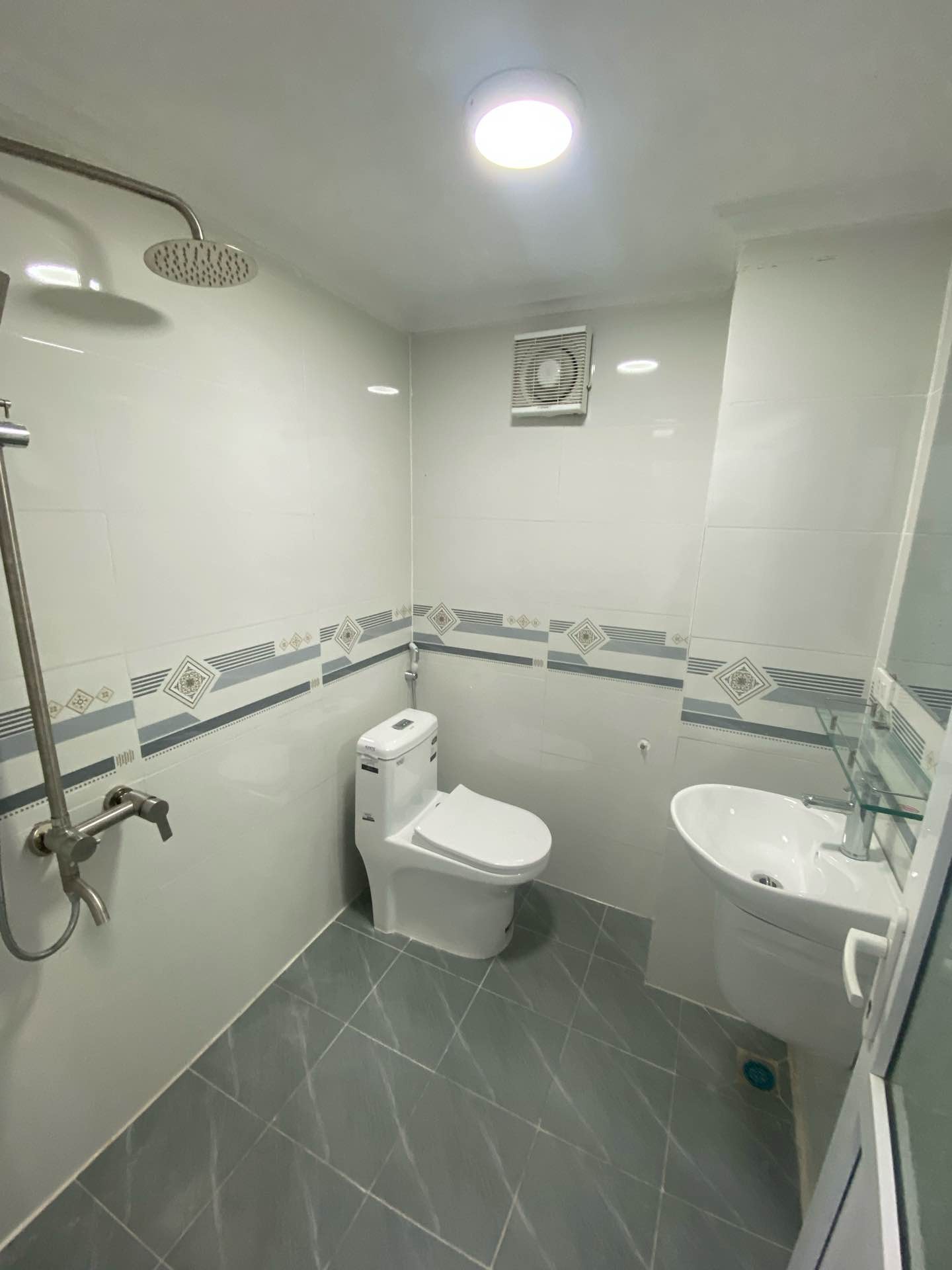 Bán nhà Đông Thiên - diện tích 30m2 5 tầng - Ngõ nông gần phố - giá 7,6 tỷ