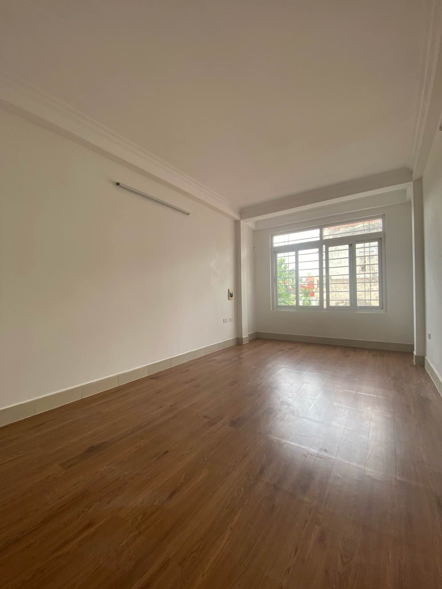 Bán nhà Đông Thiên - diện tích 30m2 5 tầng - Ngõ nông gần phố - giá 7,6 tỷ