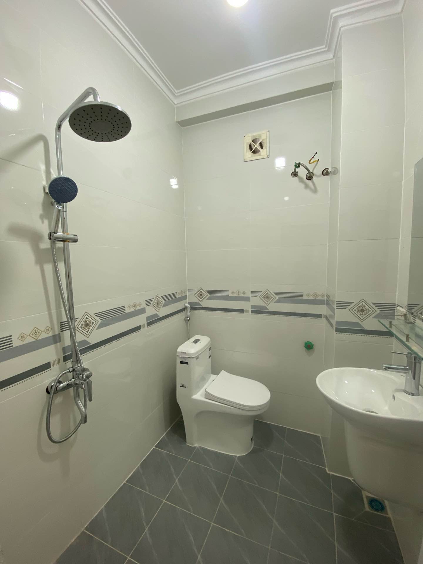 Bán nhà Đông Thiên - diện tích 30m2 5 tầng - Ngõ nông gần phố - giá 7,6 tỷ