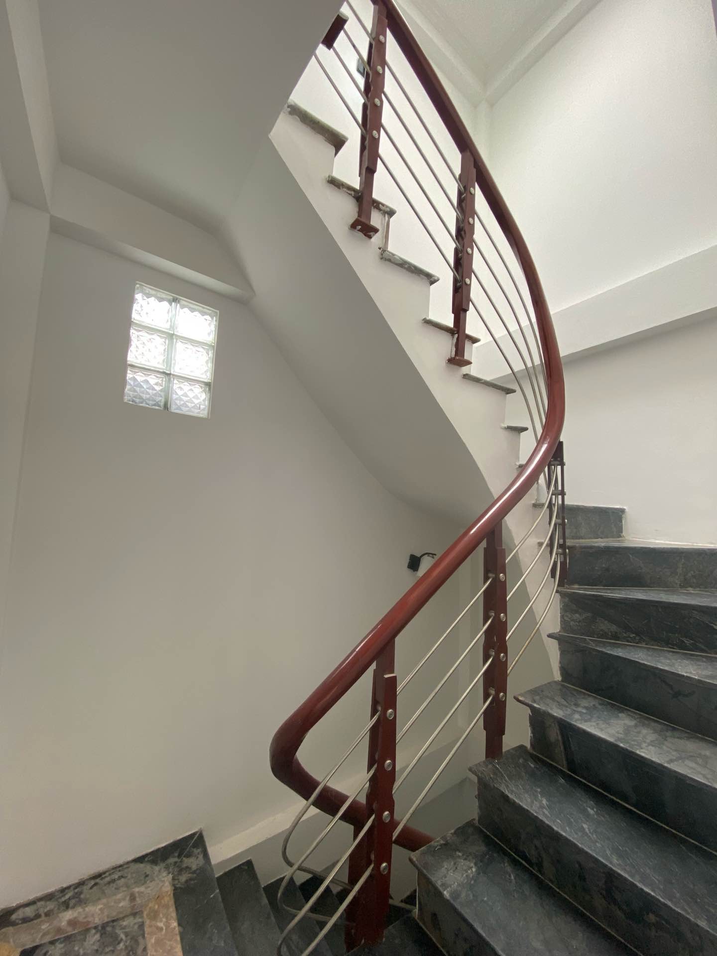Bán nhà Đông Thiên - diện tích 30m2 5 tầng - Ngõ nông gần phố - giá 7,6 tỷ
