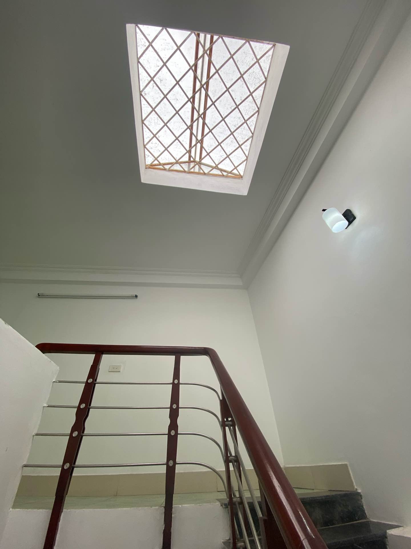 Bán nhà Đông Thiên - diện tích 30m2 5 tầng - Ngõ nông gần phố - giá 7,6 tỷ