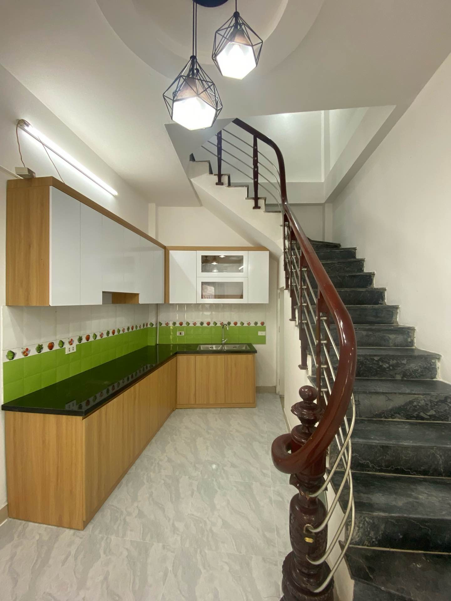 Bán nhà Đông Thiên - diện tích 30m2 5 tầng - Ngõ nông gần phố - giá 7,6 tỷ