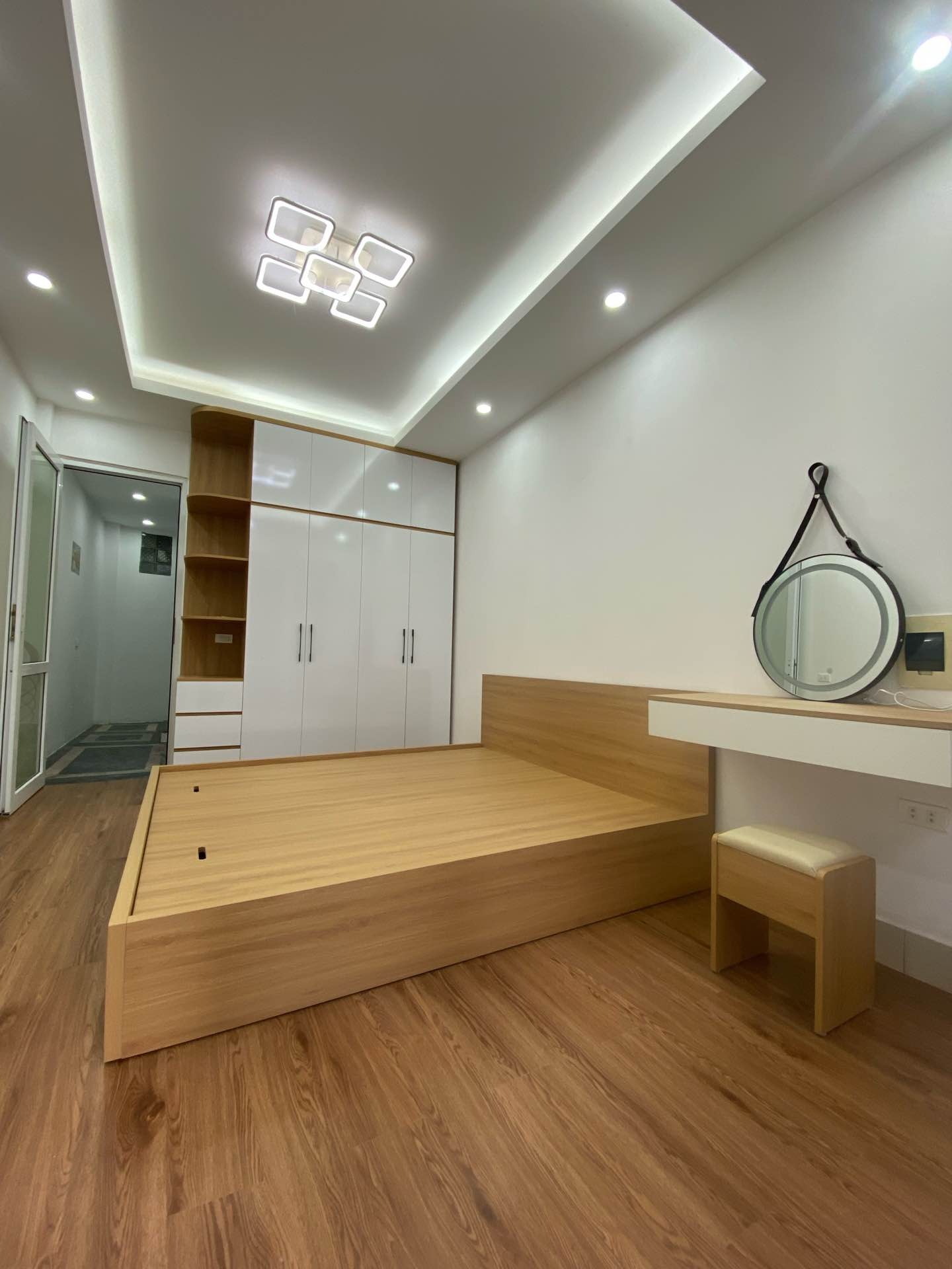 Bán nhà Đông Thiên - diện tích 30m2 5 tầng - Ngõ nông gần phố - giá 7,6 tỷ