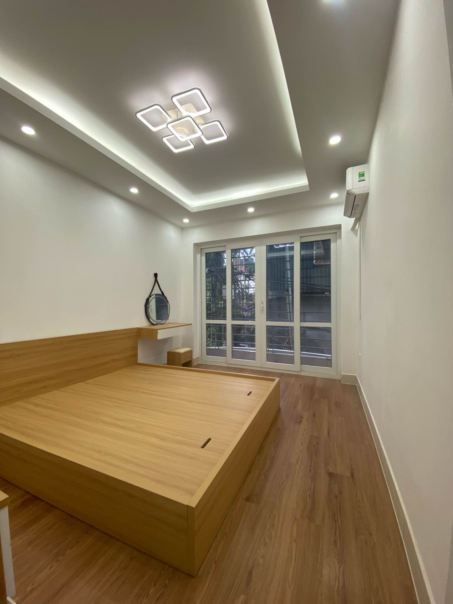 Bán nhà Đông Thiên - diện tích 30m2 5 tầng - Ngõ nông gần phố - giá 7,6 tỷ