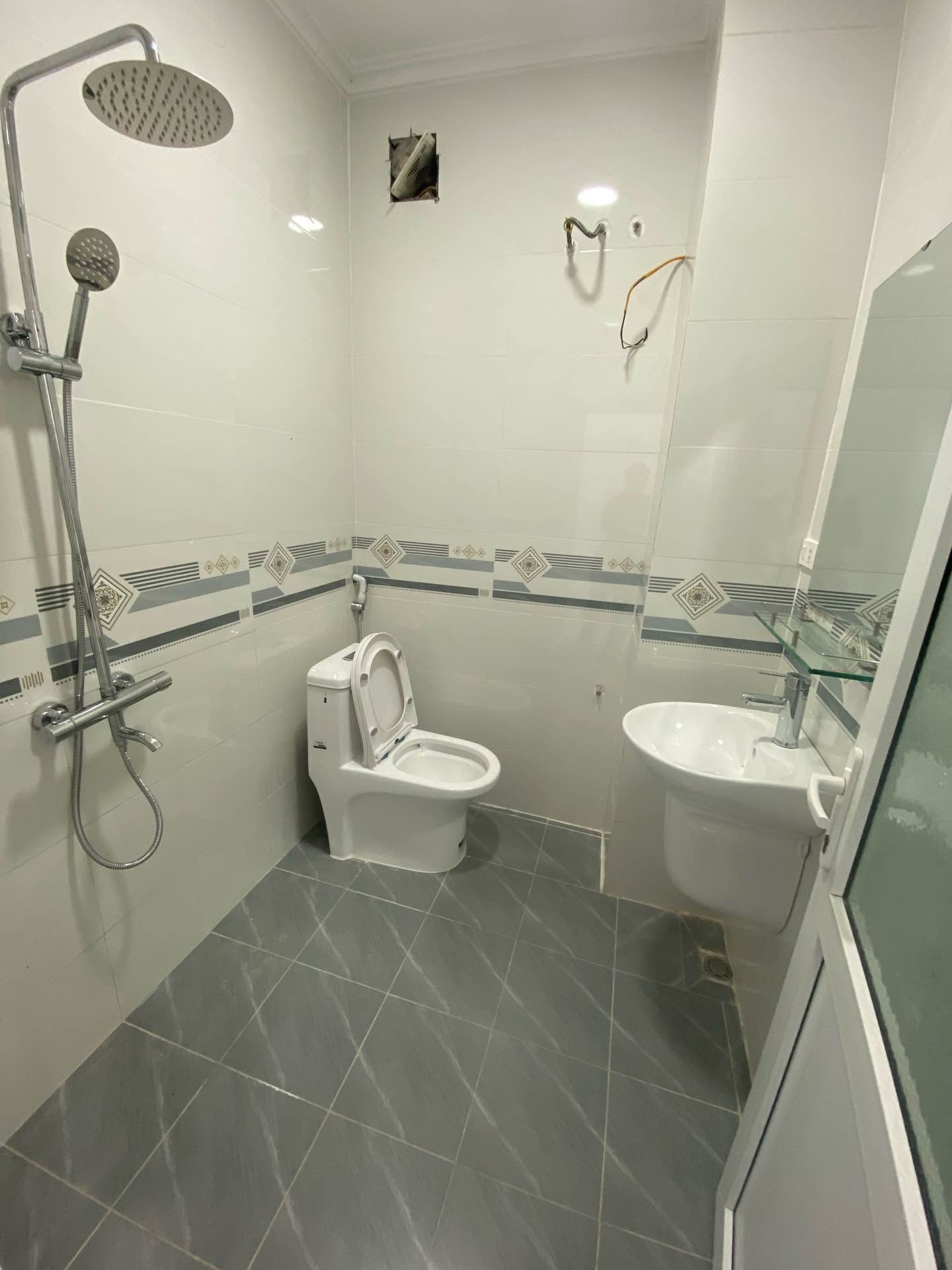 Bán nhà Đông Thiên - diện tích 30m2 5 tầng - Ngõ nông gần phố - giá 7,6 tỷ